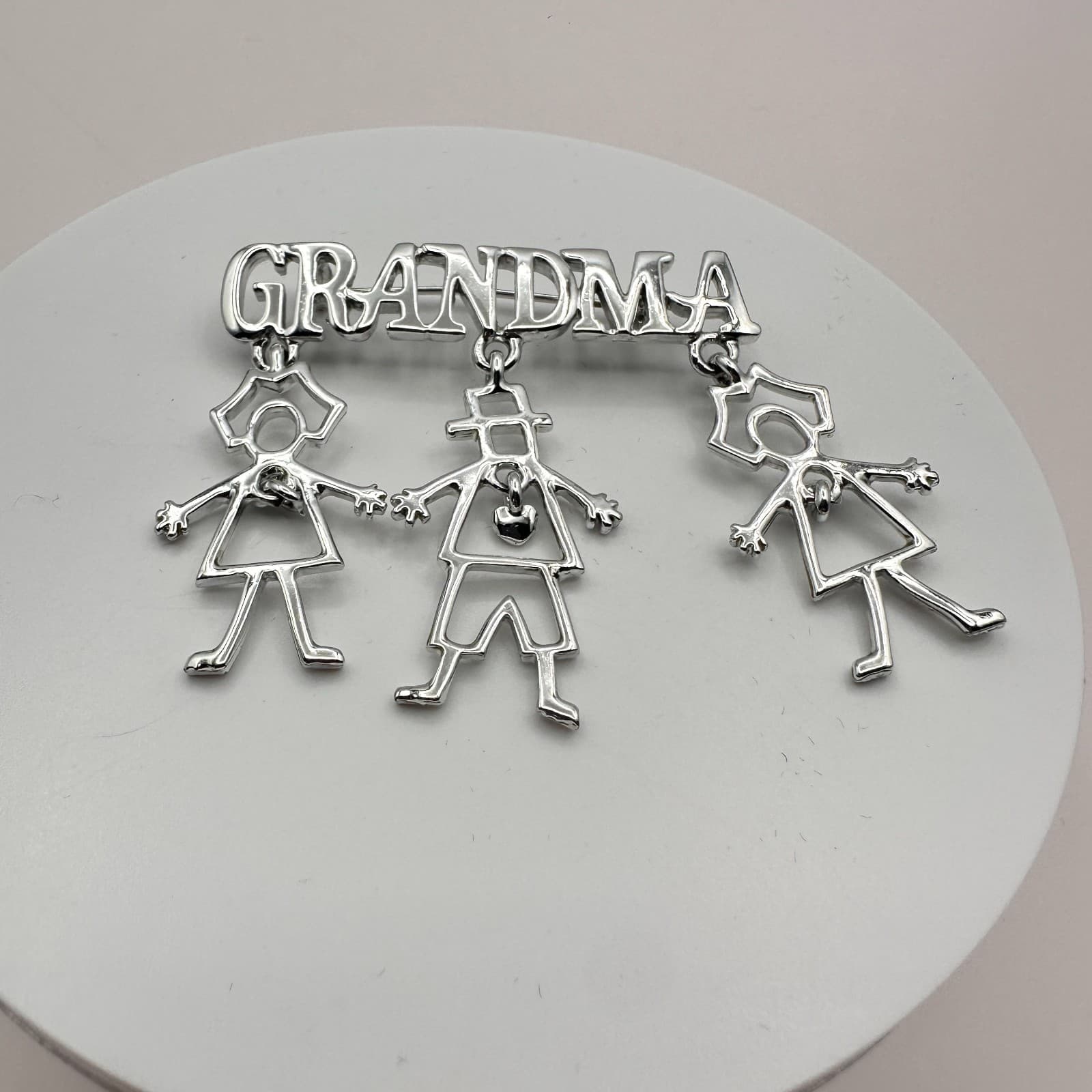 Vintage 90s Silver Tone Grandma Brooch 3 Dangling Kids Dangle Heart Pin Jewelry - Thumbnail 3