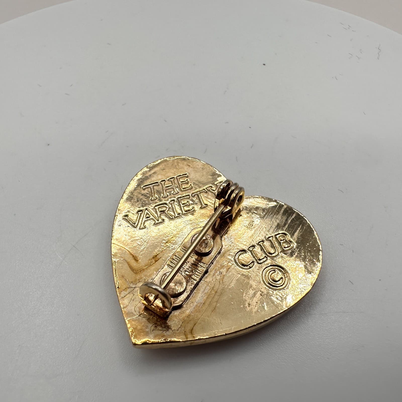 Vintage 80s Variety Gold Tone Embossed Three Hearts in Heart Brooch Pin Jewelry - Thumbnail 5