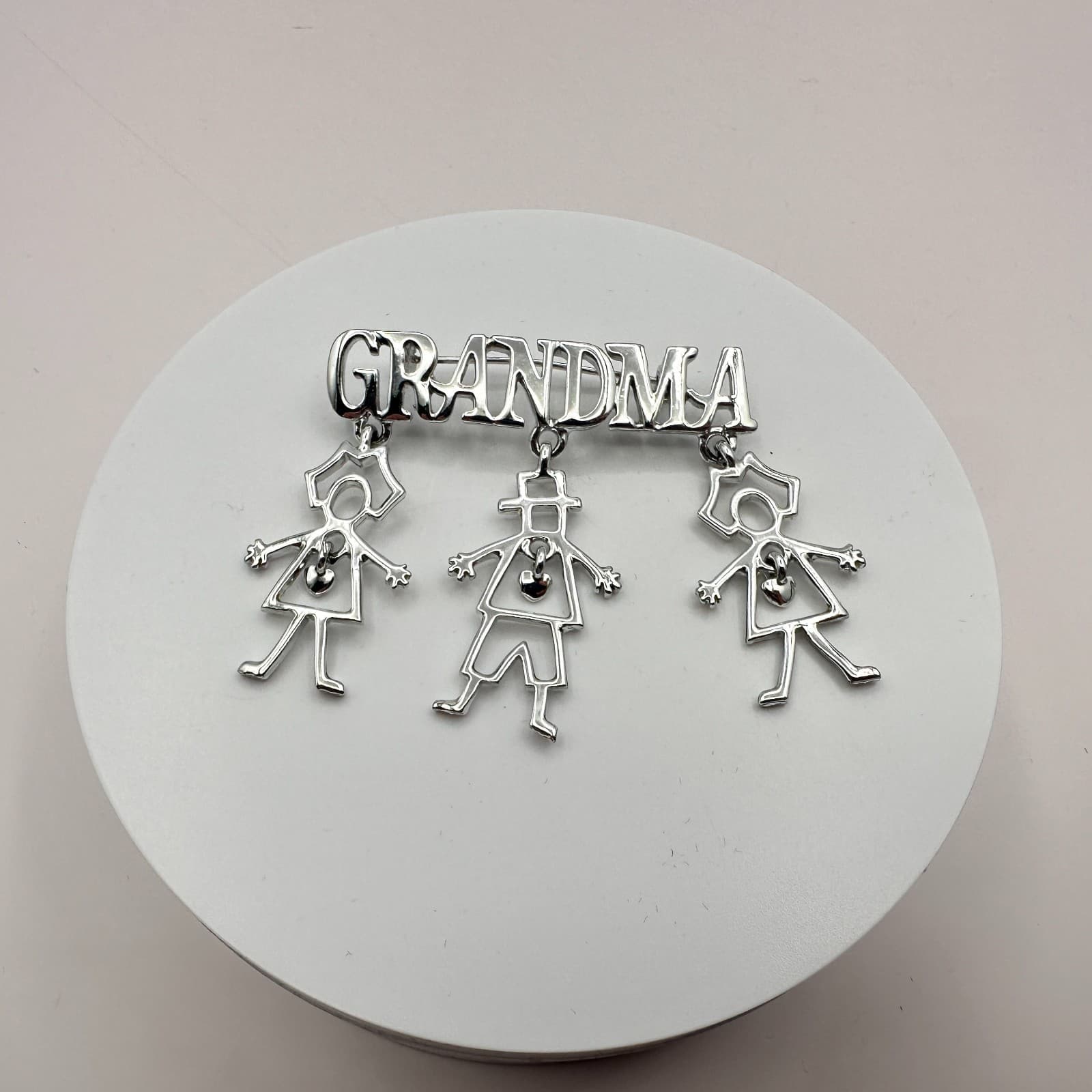 Vintage 90s Silver Tone Grandma Brooch 3 Dangling Kids Dangle Heart Pin Jewelry - Thumbnail 5