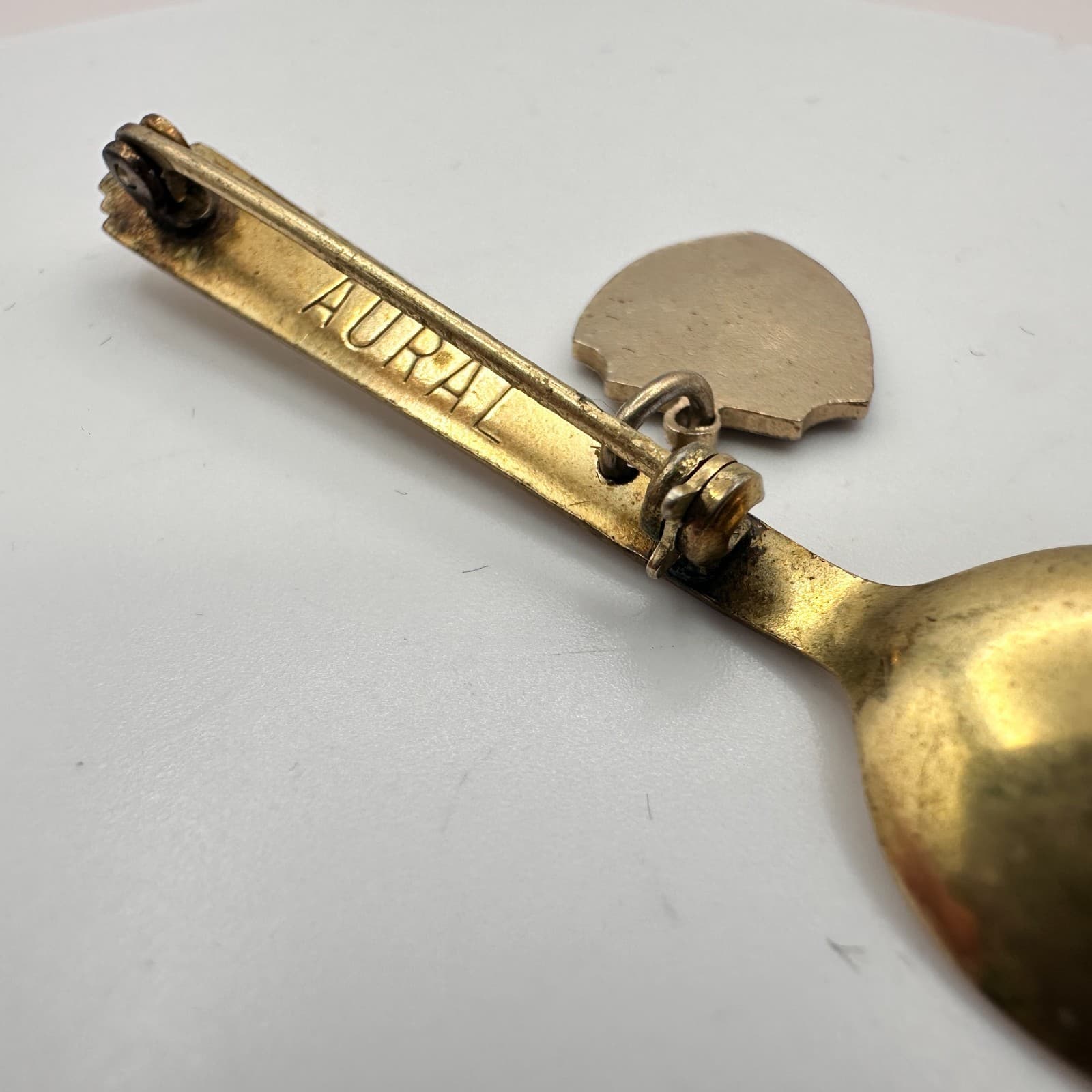 Vintage 90s AURAL New York City Spoon Brooch Pin Statue of Liberty Enamel Charm - Thumbnail 6