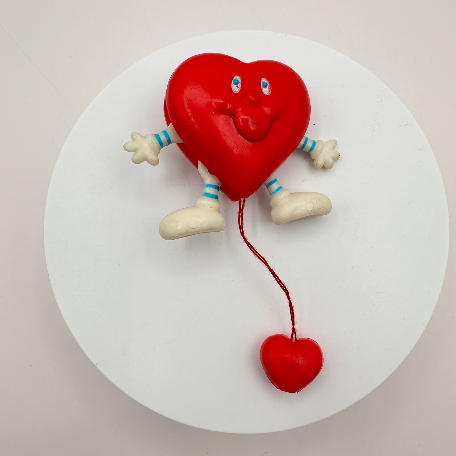 Vintage 80s Fun Puffy Red Heart Character Brooch Pin Pull String Retro Jewelry - Thumbnail 2