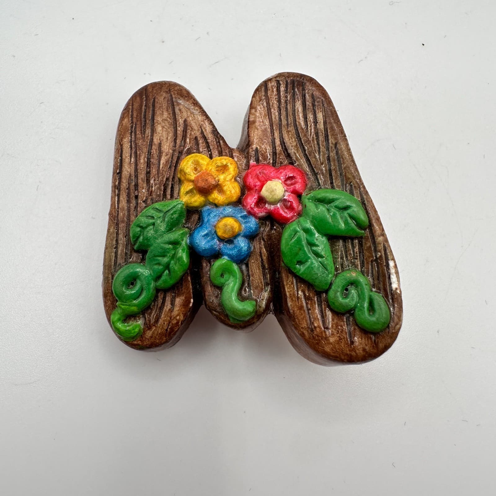 Vintage 80s Woodsy Owl M Letter Monogram Flower Vine Resin Magnet Brooch Jewelry - Thumbnail 2