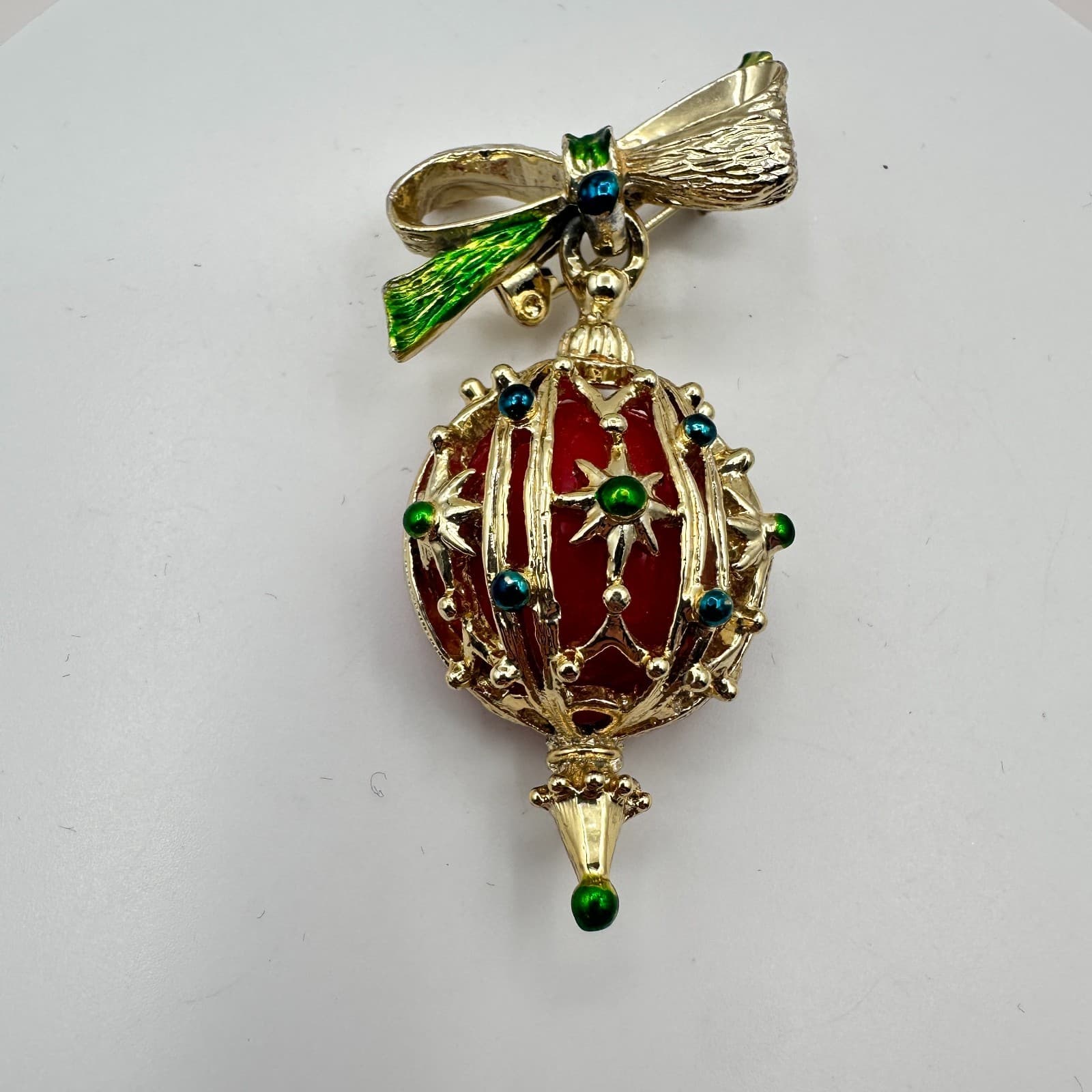 Vintage 80s Christmas Ornament Brooch Red Enamel Gold Tone Bow Pin Jewelry - Thumbnail 3
