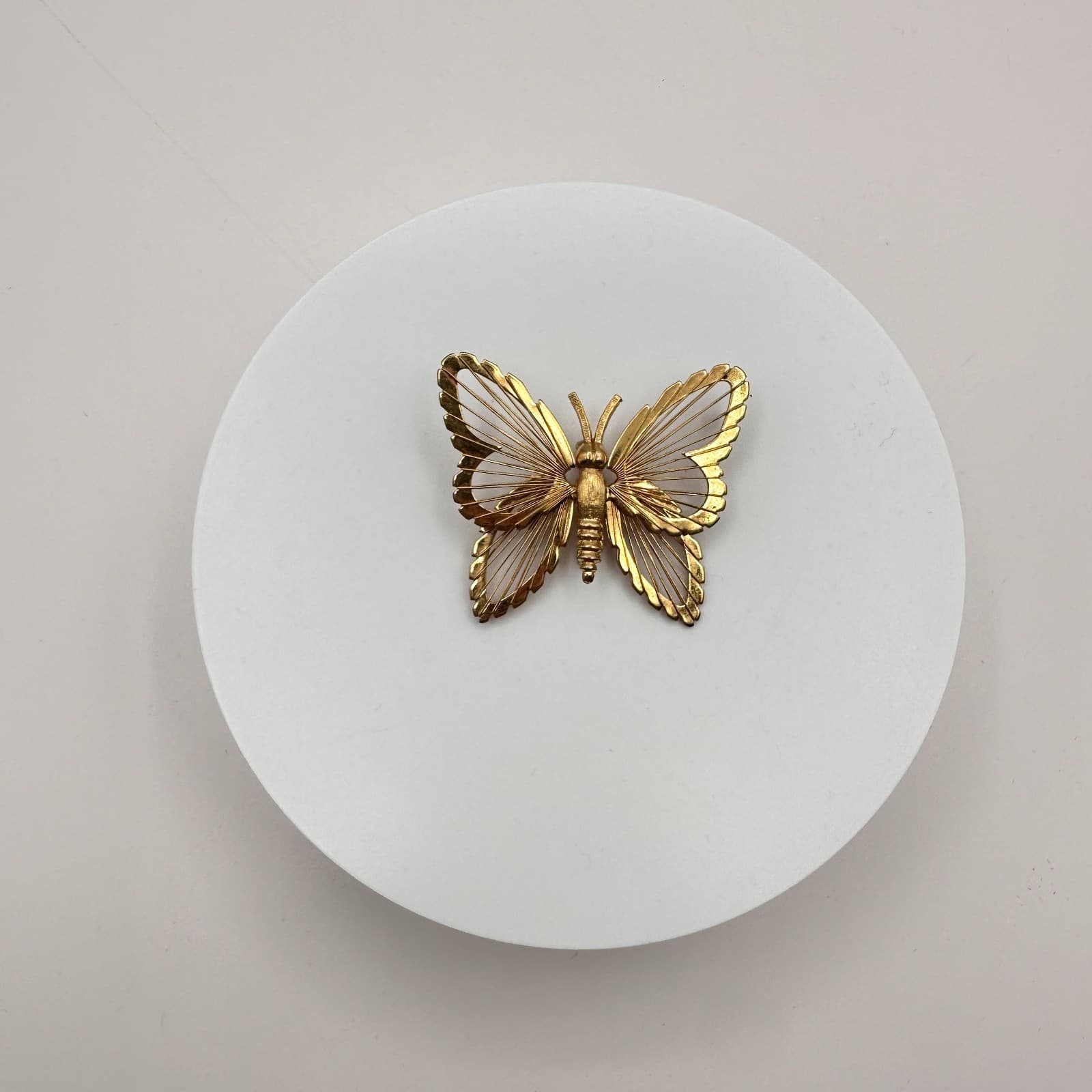 Vintage 80s Gold Tone Wire Mesh Wing Butterfly Brooch Statement Pin Jewelry - Thumbnail 2