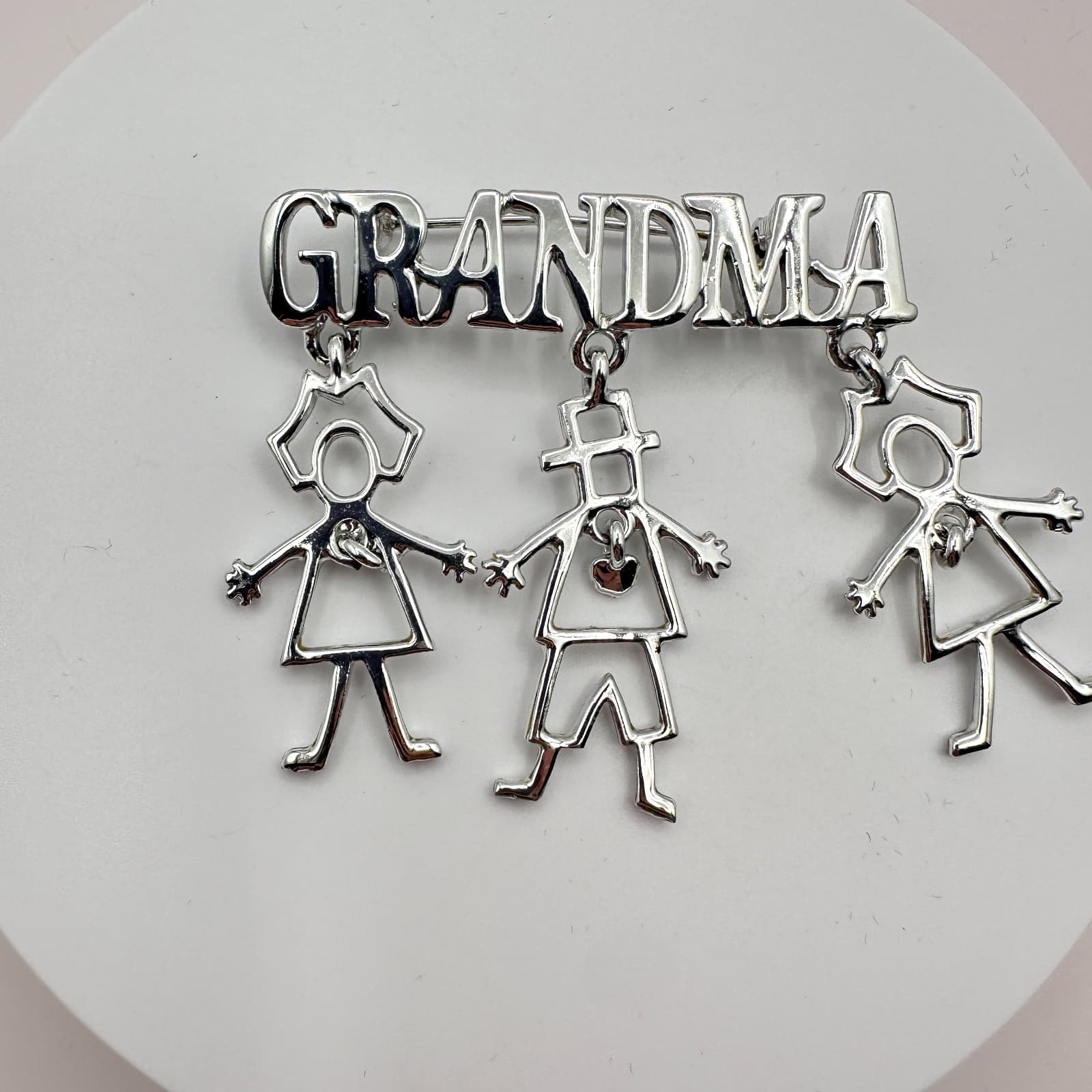 Vintage 90s Silver Tone Grandma Brooch 3 Dangling Kids Dangle Heart Pin Jewelry - Thumbnail 2