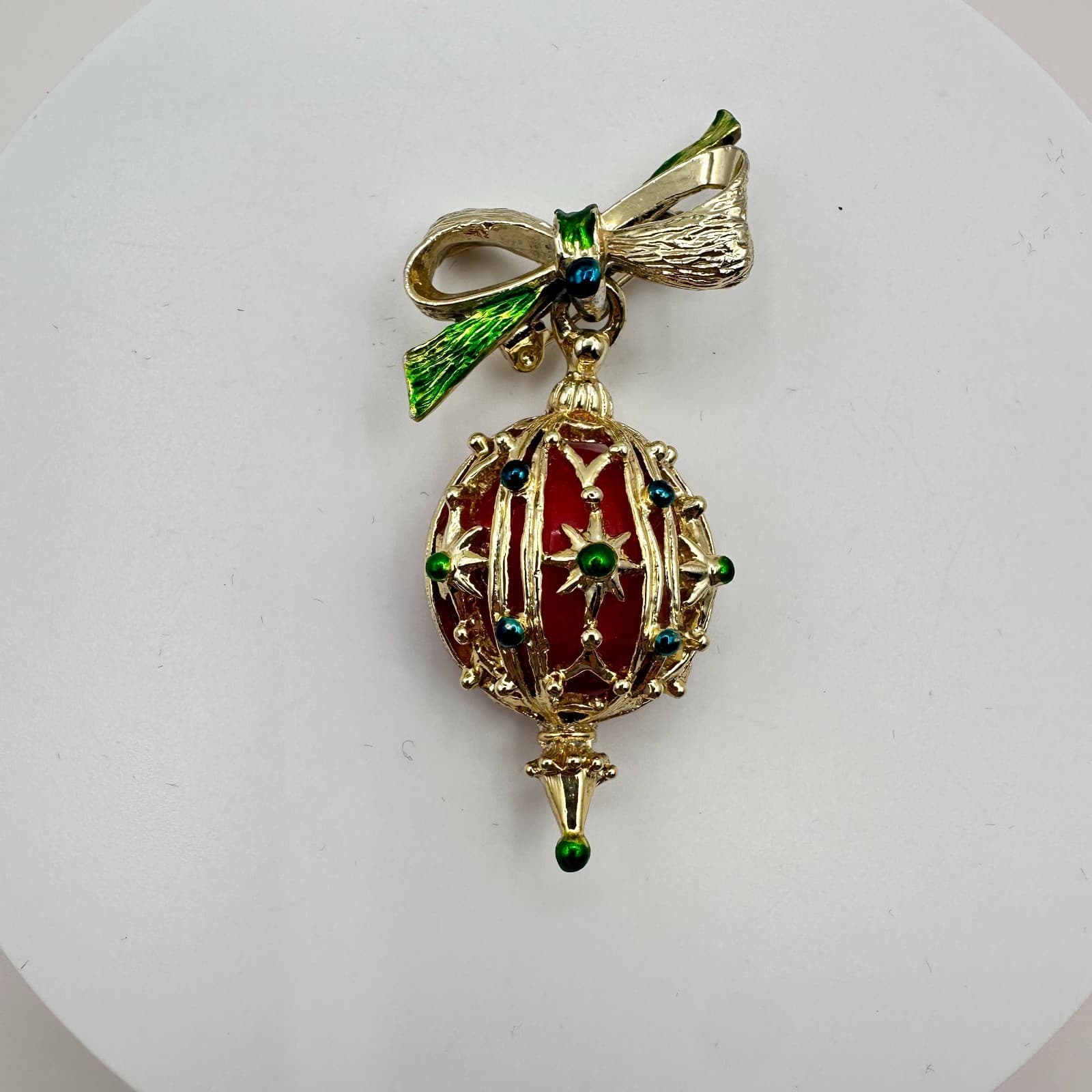 Vintage 80s Christmas Ornament Brooch Red Enamel Gold Tone Bow Pin Jewelry - Thumbnail 2