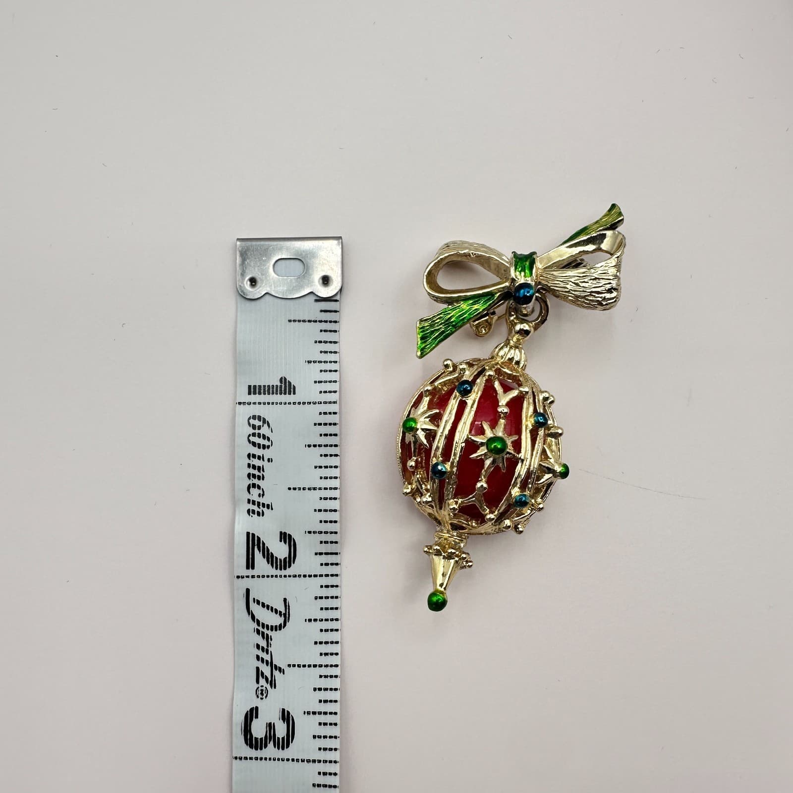 Vintage 80s Christmas Ornament Brooch Red Enamel Gold Tone Bow Pin Jewelry - Thumbnail 7