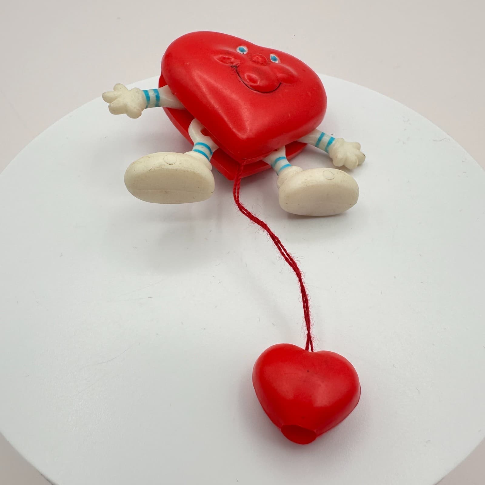 Vintage 80s Fun Puffy Red Heart Character Brooch Pin Pull String Retro Jewelry - Thumbnail 4