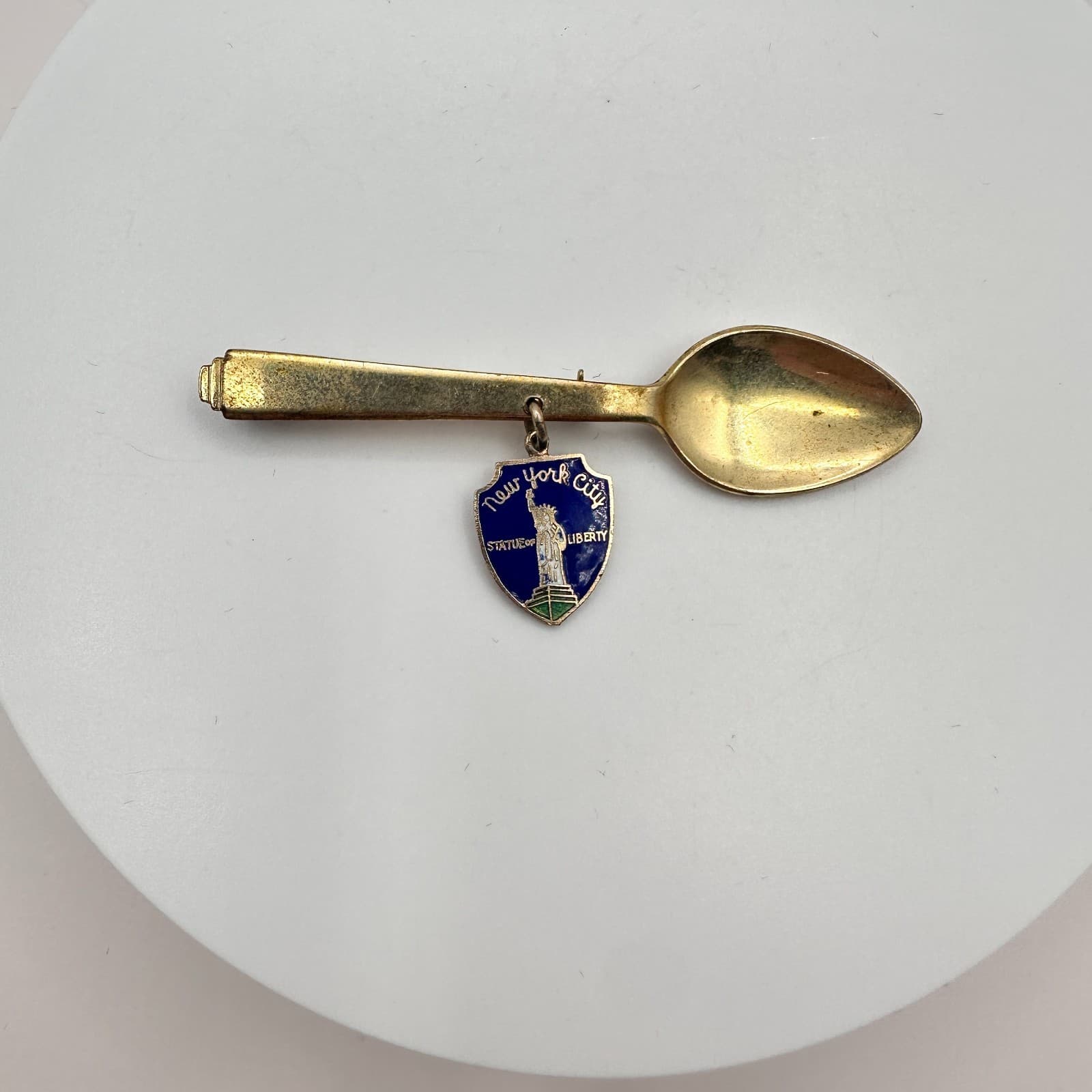 Vintage 90s AURAL New York City Spoon Brooch Pin Statue of Liberty Enamel Charm - Thumbnail 3