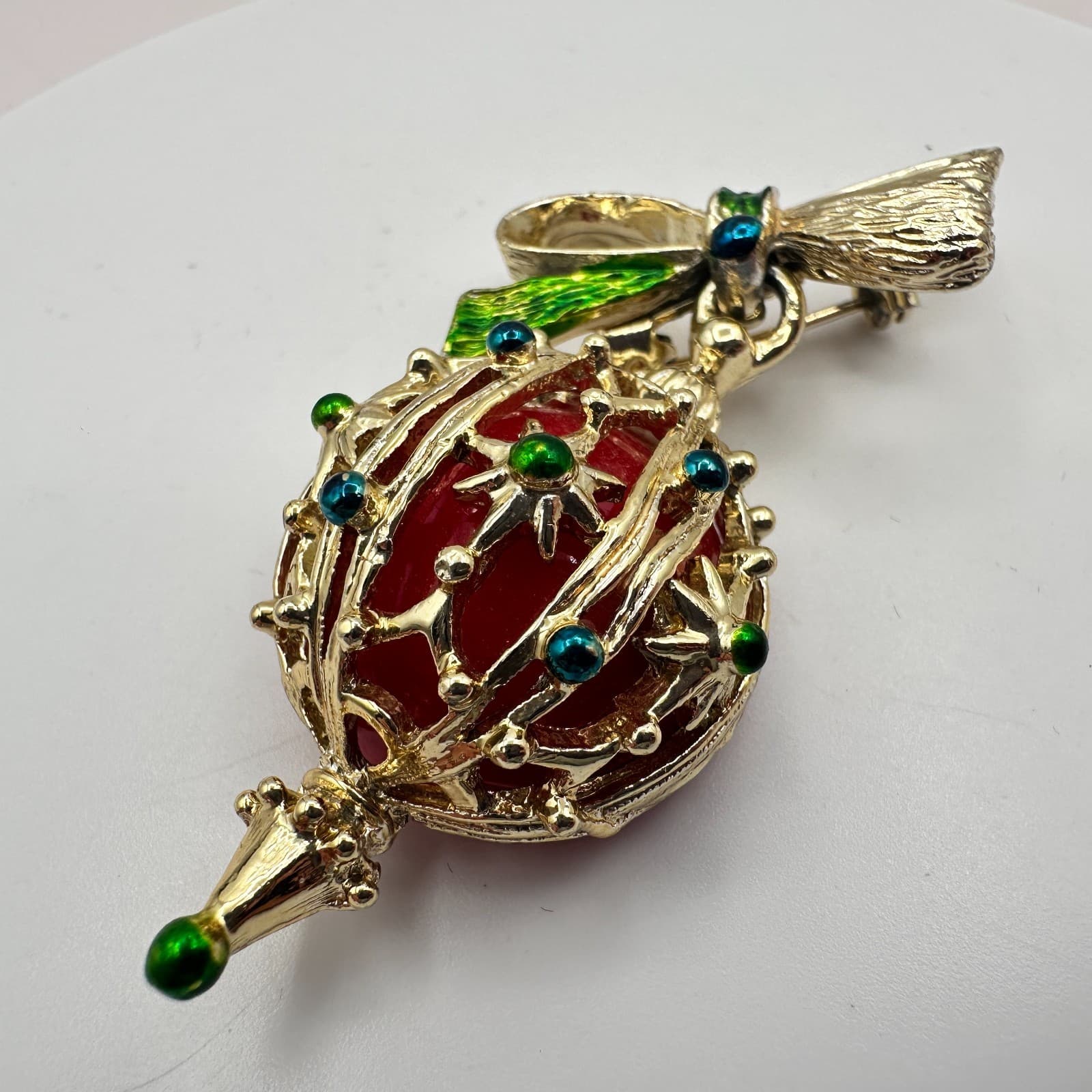 Vintage 80s Christmas Ornament Brooch Red Enamel Gold Tone Bow Pin Jewelry - Thumbnail 5