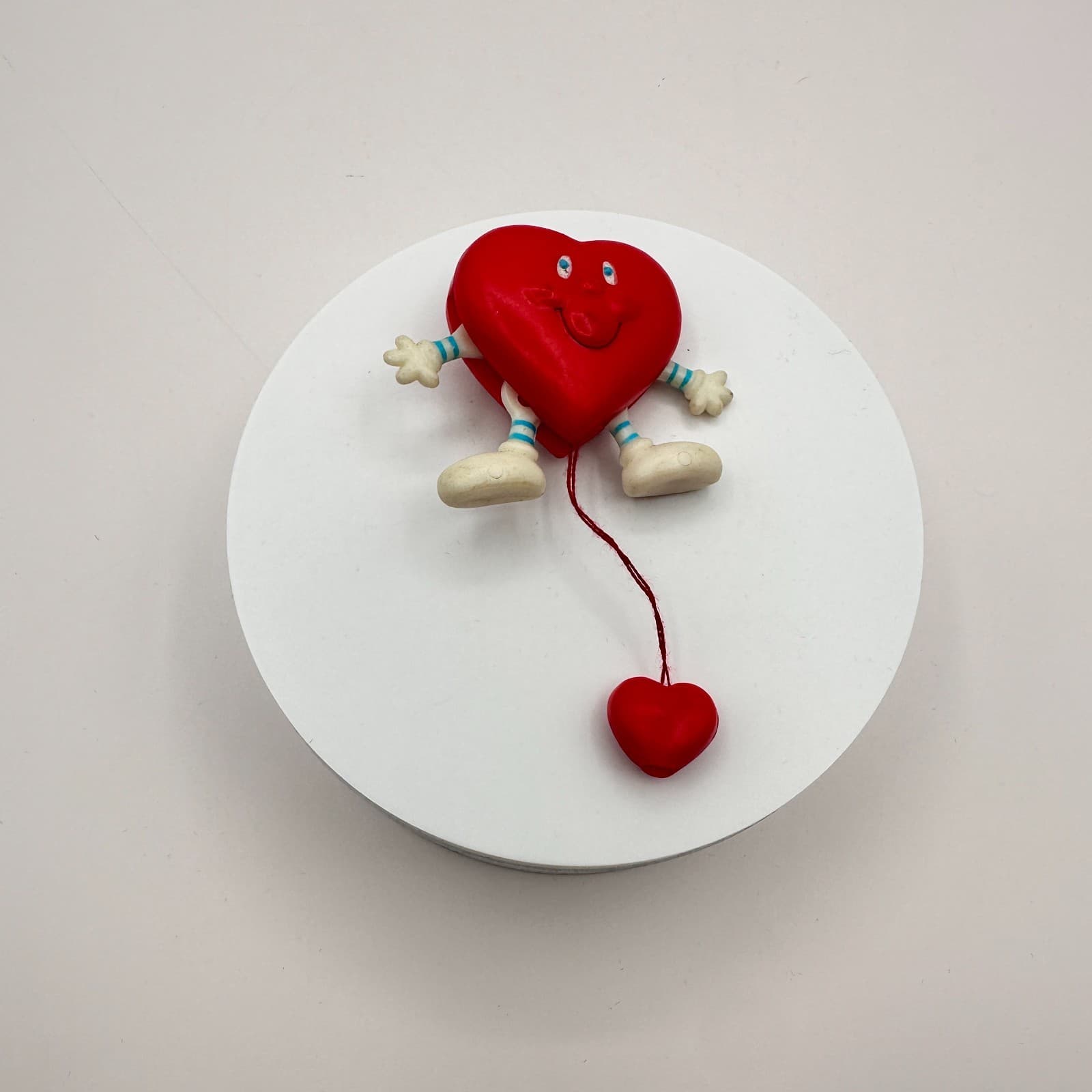 Vintage 80s Fun Puffy Red Heart Character Brooch Pin Pull String Retro Jewelry - Thumbnail 5