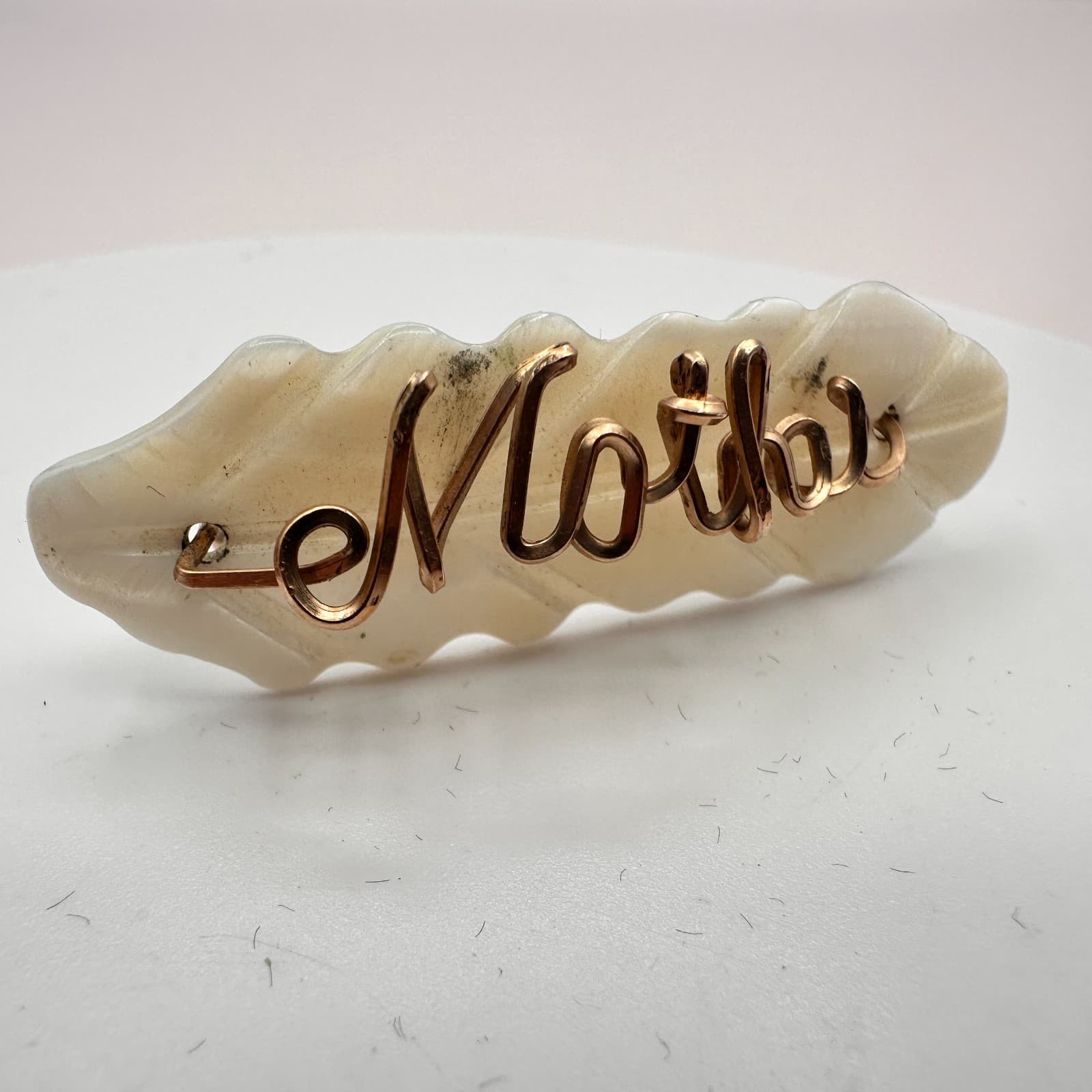 VTG 90s Script Mother Gold Tone Wire Wrapped Mother of Pearl Shell Brooch Pin - Thumbnail 6