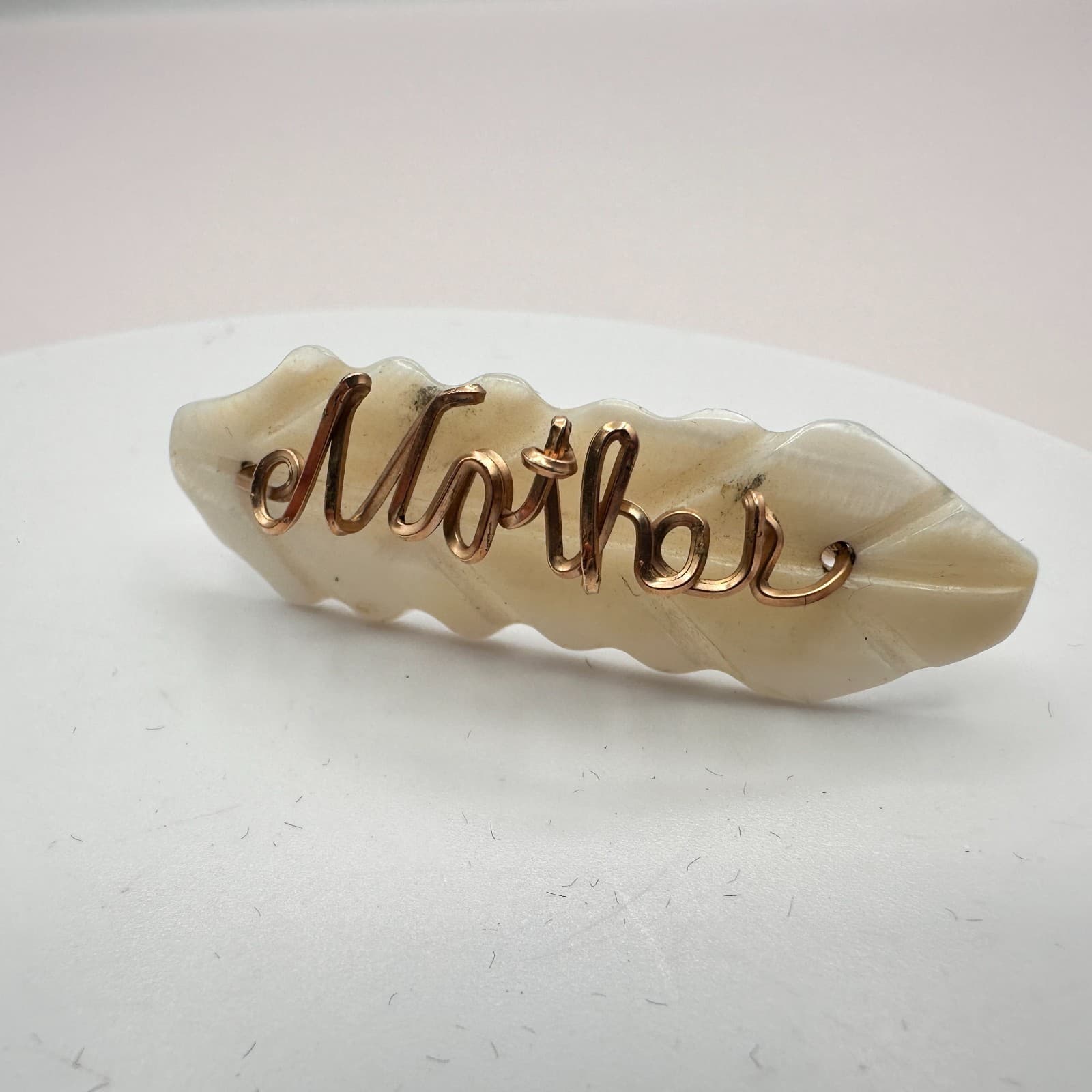 VTG 90s Script Mother Gold Tone Wire Wrapped Mother of Pearl Shell Brooch Pin - Thumbnail 7