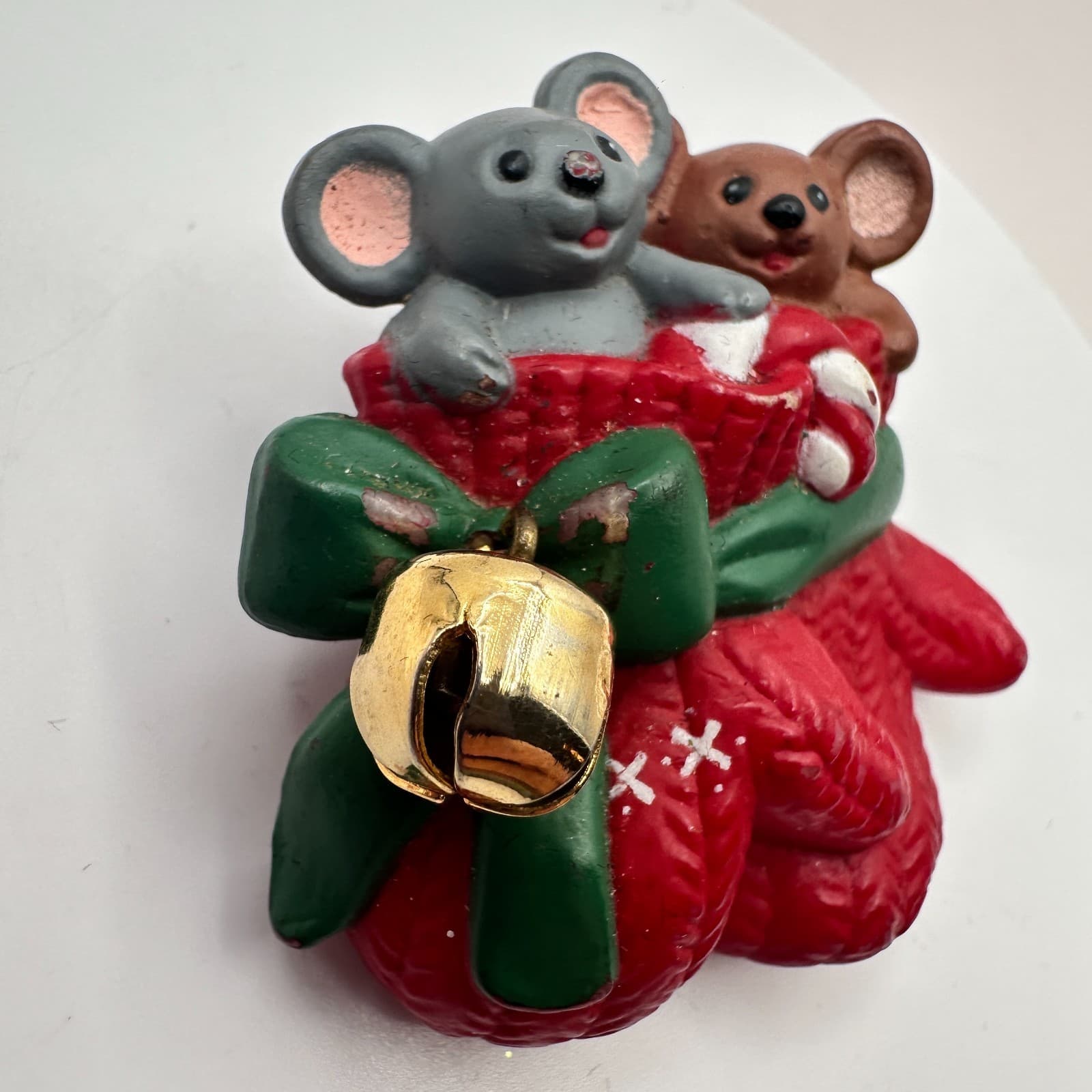 Vintage 90s Christmas Mice in Red Mitten Brooch Pin Festive Holiday Bell Retro - Thumbnail 4