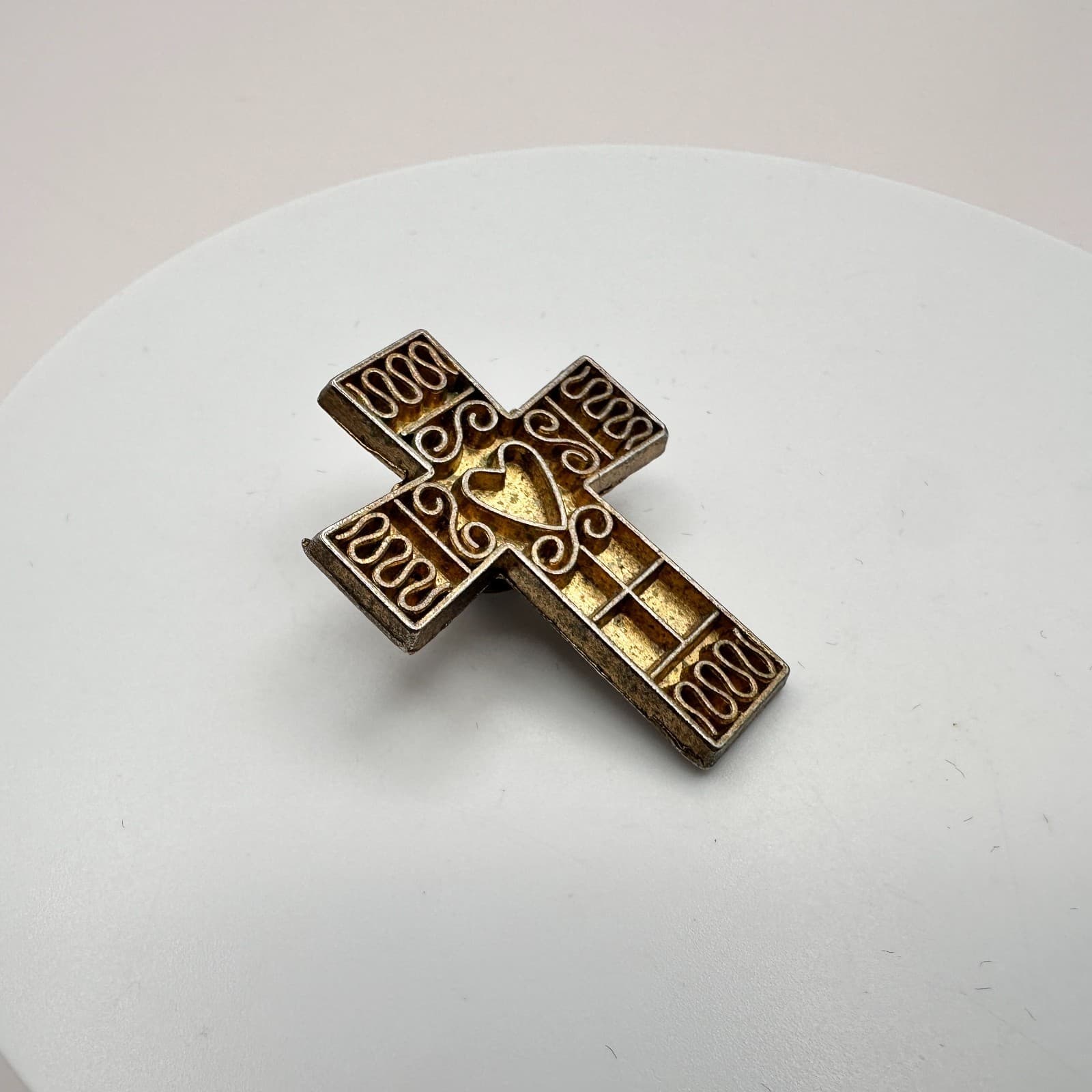 Vintage 80s Gold Tone Heart Cross Lapel Pin Religious Brooch Fashion Jewelry - Thumbnail 6