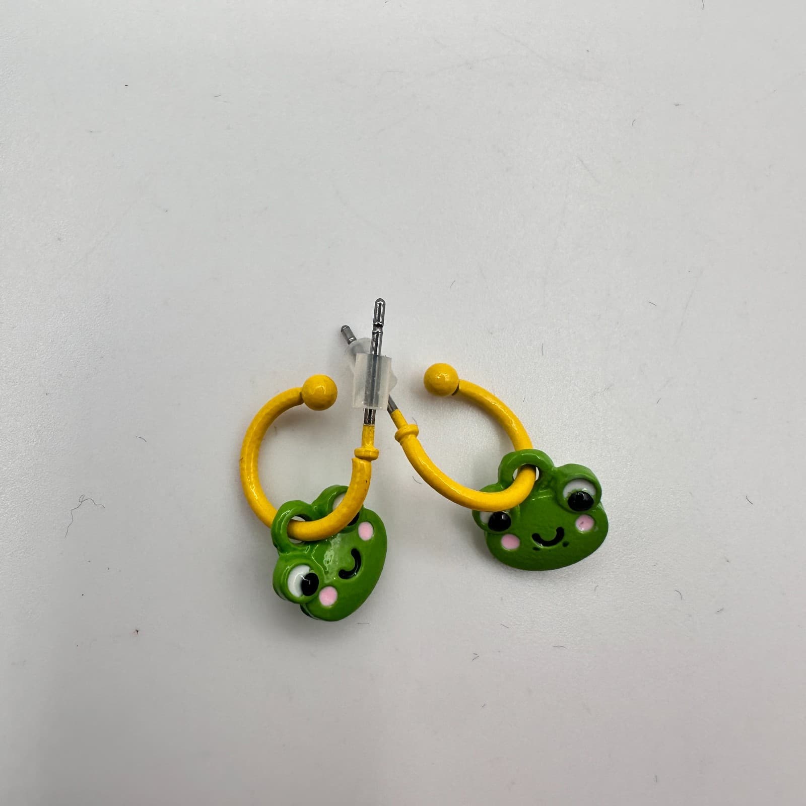 Vintage 90s Green Frog Hoop Earrings Yellow Enamel Animal Kitsch Pierced Jewelry - Thumbnail 3