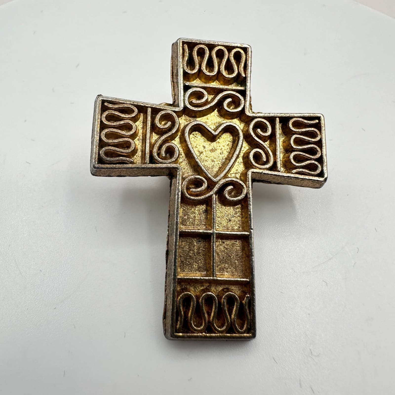 Vintage 80s Gold Tone Heart Cross Lapel Pin Religious Brooch Fashion Jewelry - Thumbnail 3