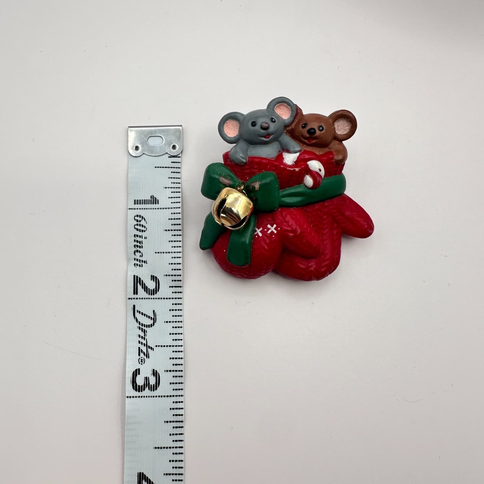 Vintage 90s Christmas Mice in Red Mitten Brooch Pin Festive Holiday Bell Retro - Thumbnail 7