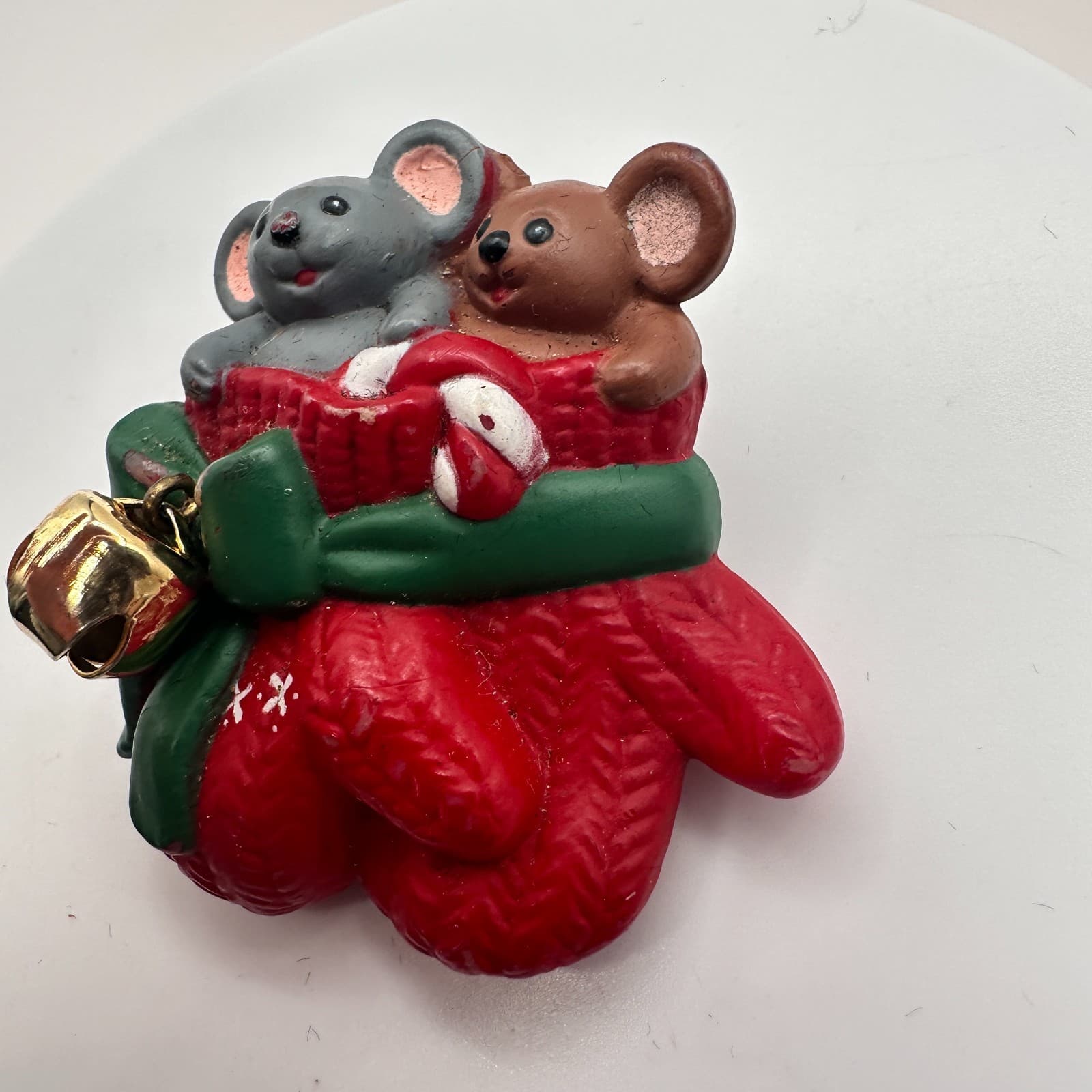 Vintage 90s Christmas Mice in Red Mitten Brooch Pin Festive Holiday Bell Retro - Thumbnail 5