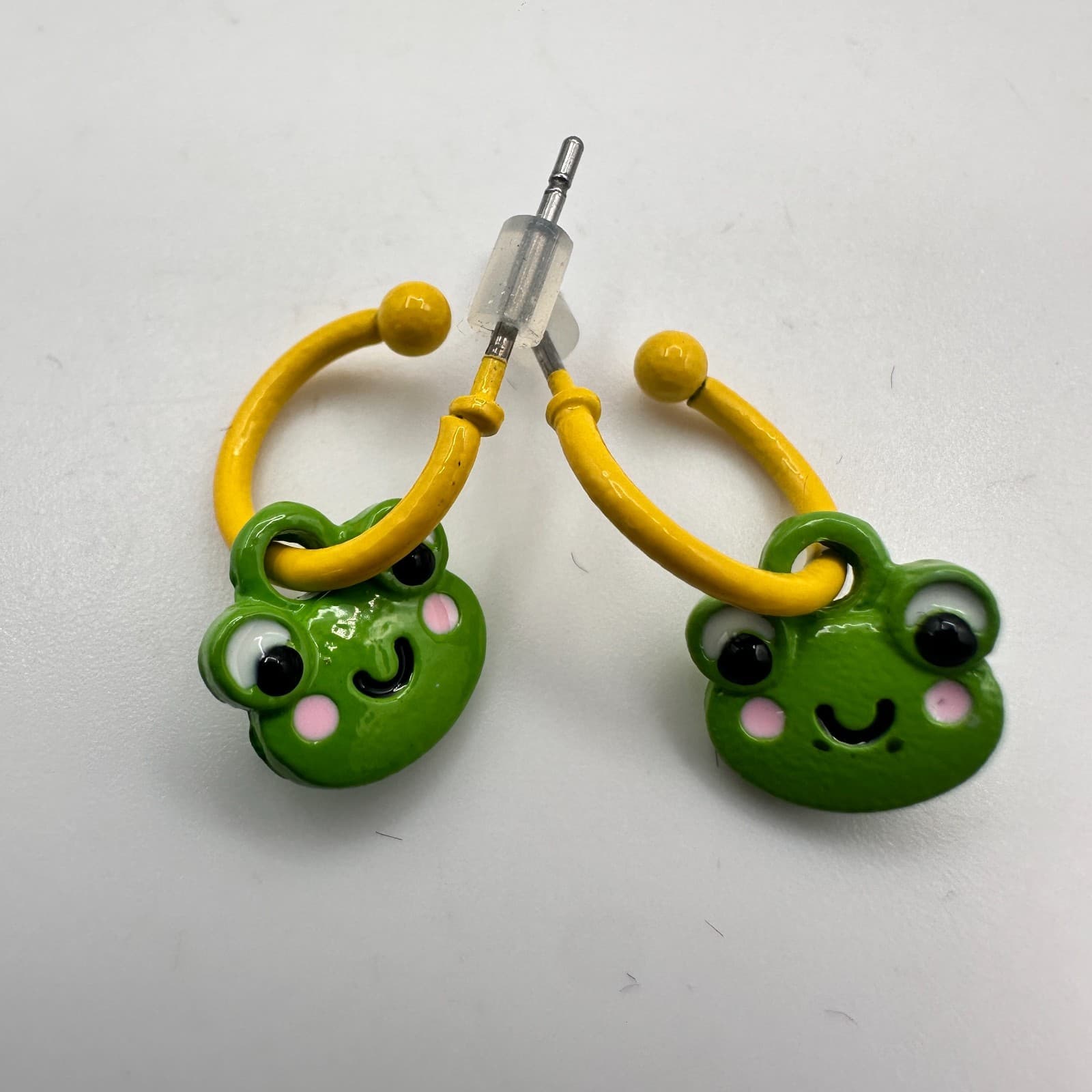 Vintage 90s Green Frog Hoop Earrings Yellow Enamel Animal Kitsch Pierced Jewelry - Thumbnail 4
