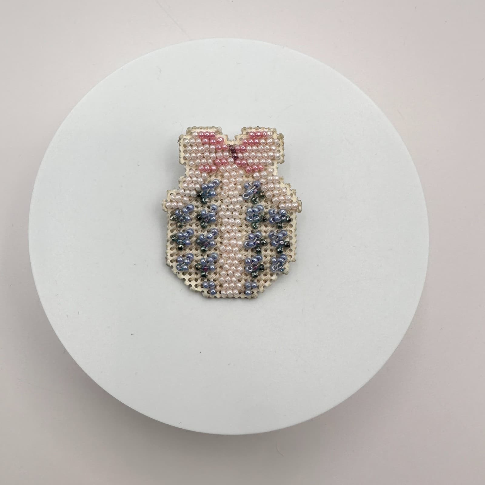 Vintage 90s Seed Beaded Stitch Craft Brooch Pin Pastel Bow Classic Jewelry - Thumbnail 4