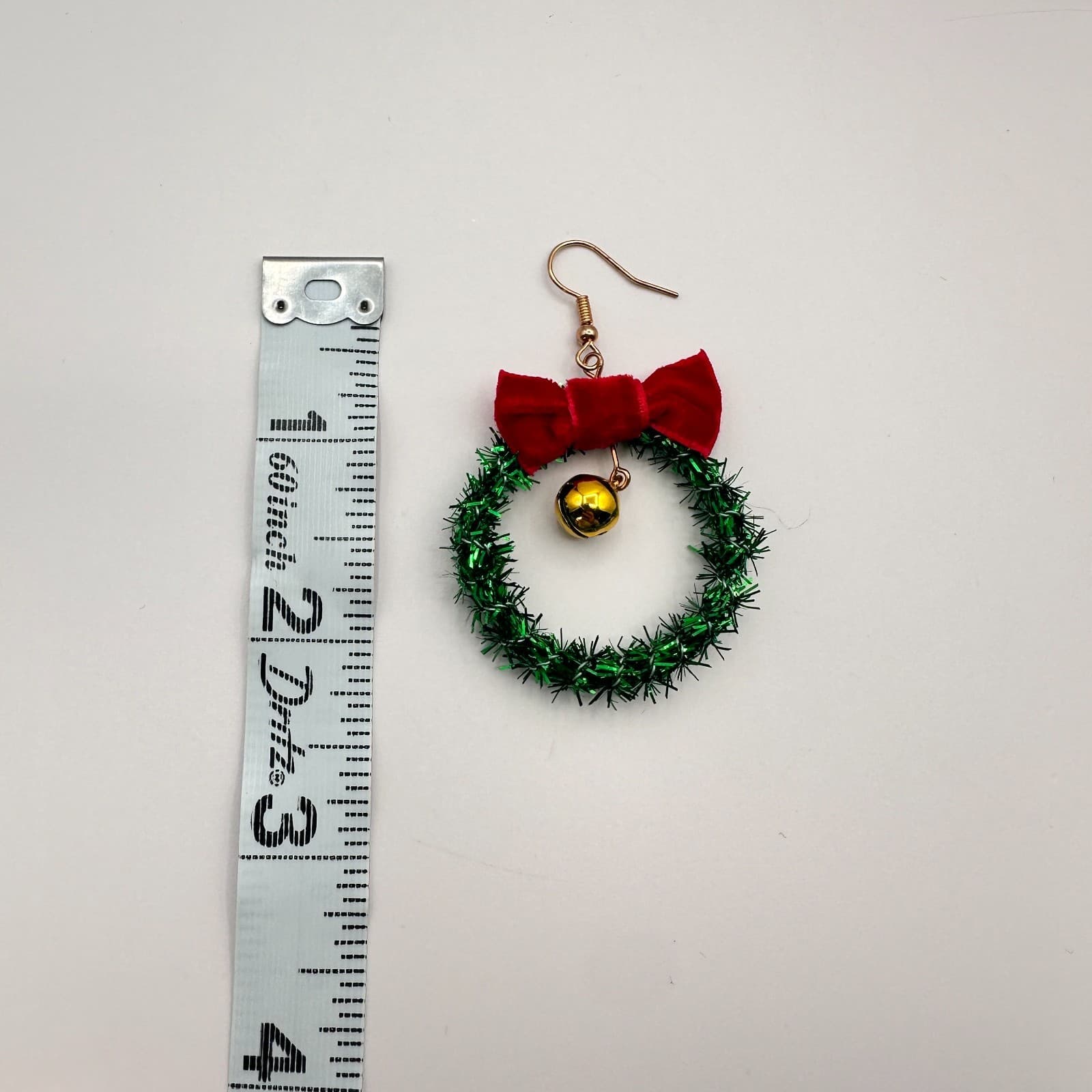 Vintage 90s Christmas Wreath Drop Earrings Green Tinsel Red Bow Gold Jingle Bell - Thumbnail 6