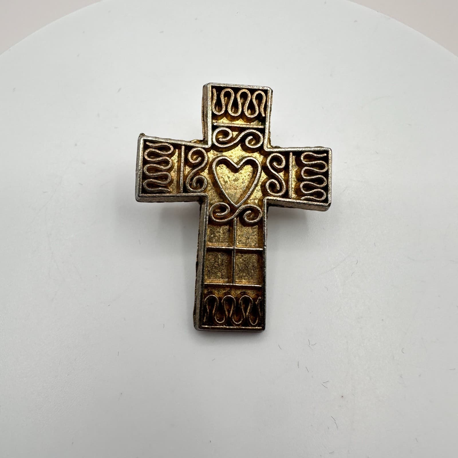 Vintage 80s Gold Tone Heart Cross Lapel Pin Religious Brooch Fashion Jewelry - Thumbnail 4