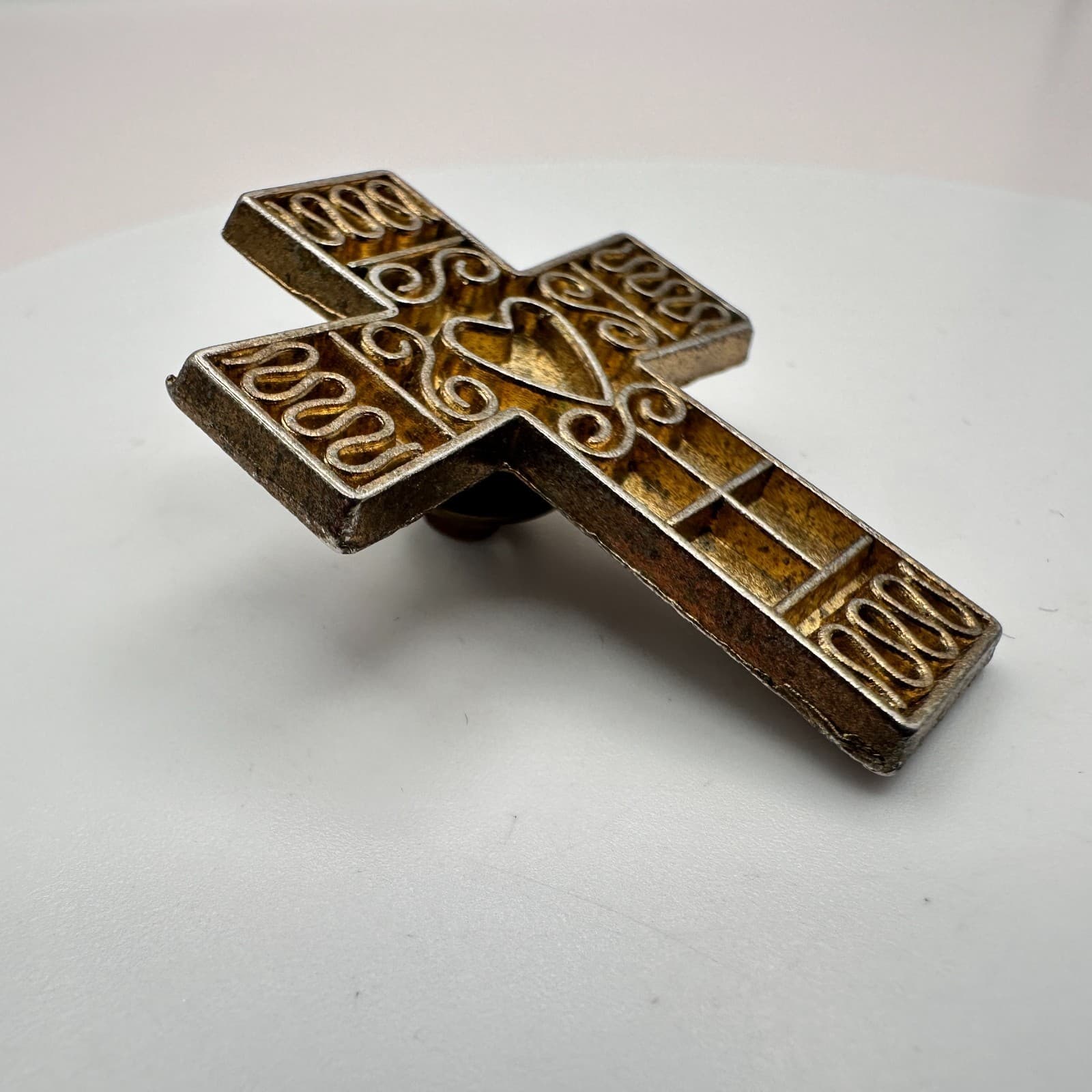 Vintage 80s Gold Tone Heart Cross Lapel Pin Religious Brooch Fashion Jewelry - Thumbnail 5