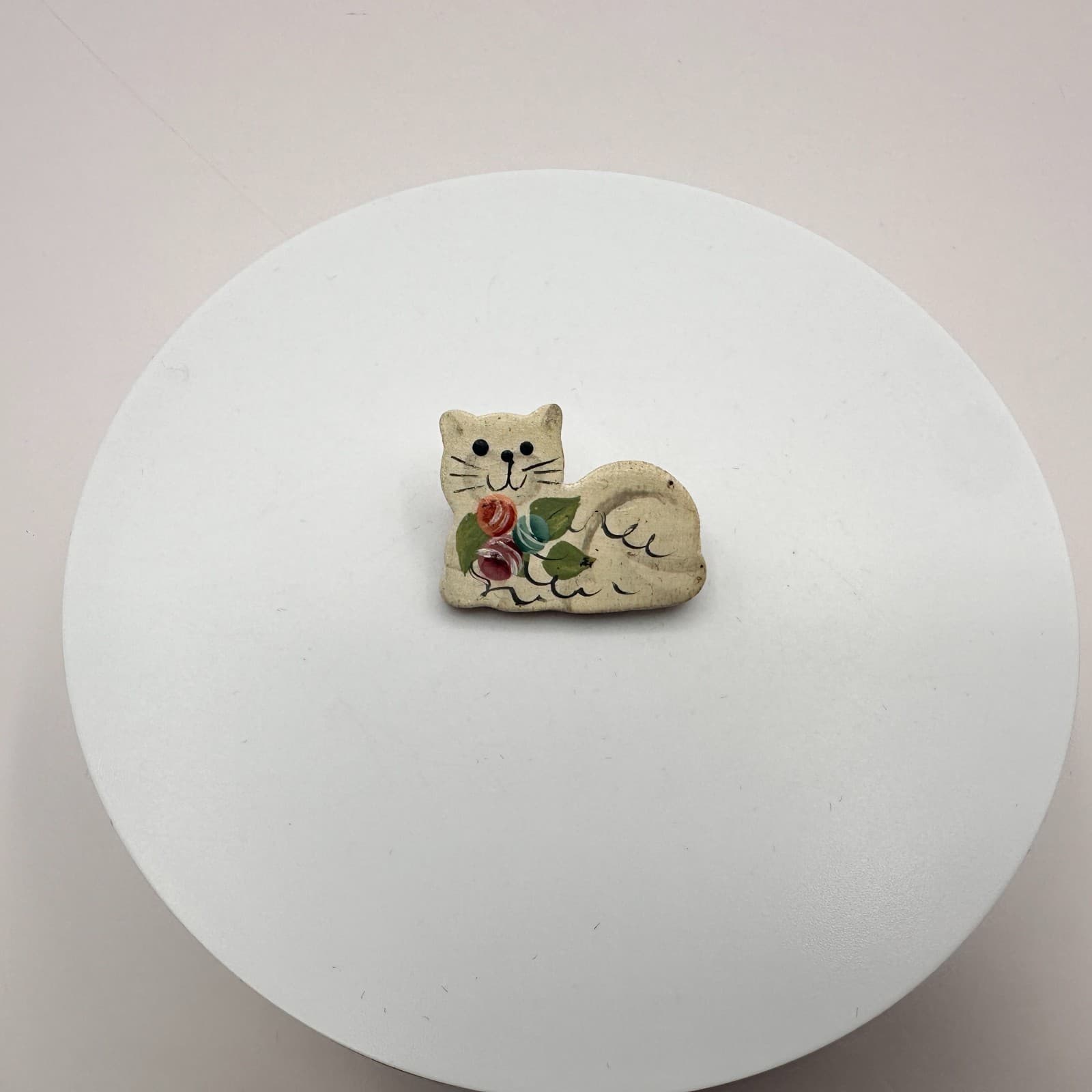 Vintage 90s Floral Hand Painted Folk Art Wooden Cat Brooch Pin Classic Jewelry - Thumbnail 3