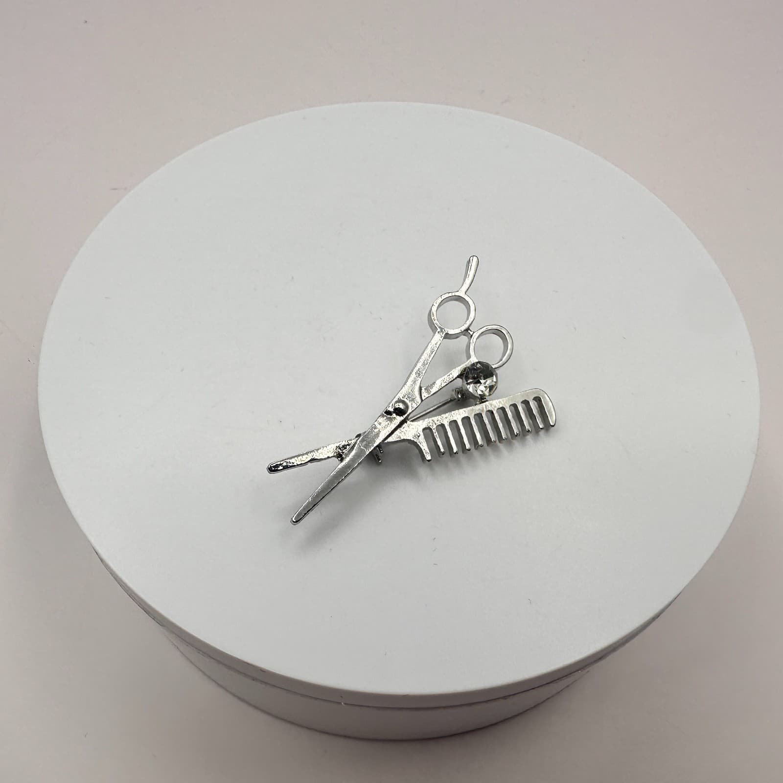 Vintage 90s Silver Tone Scissor and Comb Brooch Hair Stylist Barber Glass Pin - Thumbnail 2