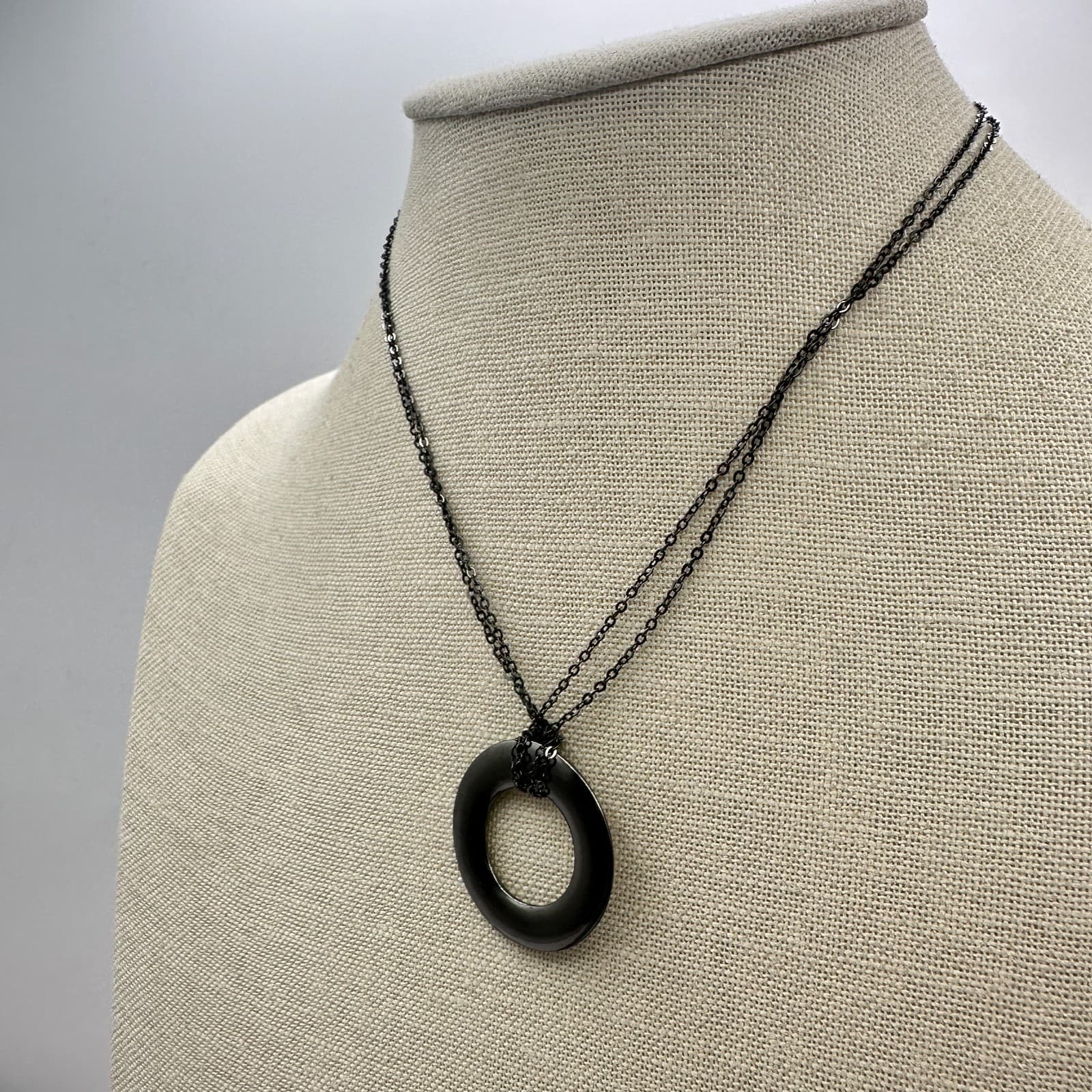 Vintage 90s Black Layered Chain Circle Ring Pendant Statement Necklace Jewelry - Thumbnail 7