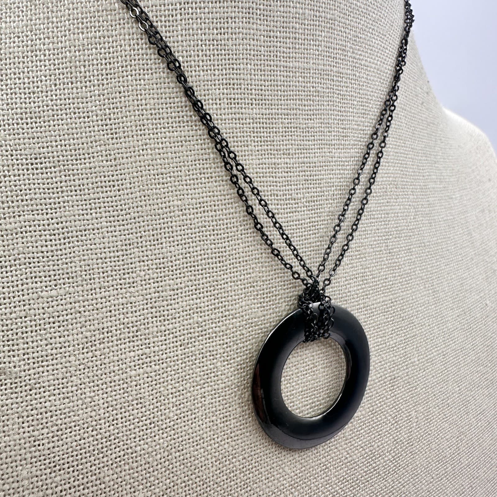 Vintage 90s Black Layered Chain Circle Ring Pendant Statement Necklace Jewelry - Thumbnail 5