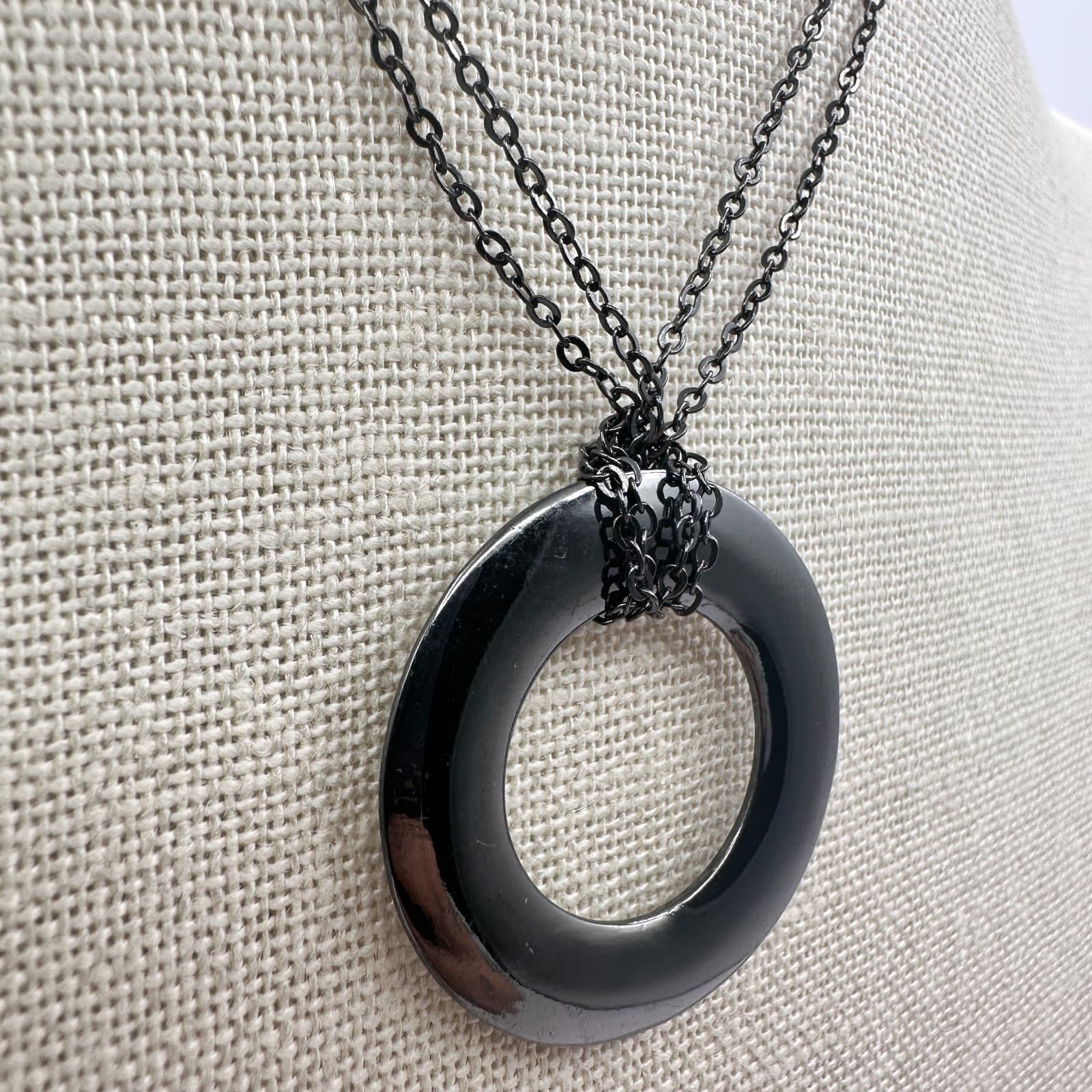 Vintage 90s Black Layered Chain Circle Ring Pendant Statement Necklace Jewelry - Thumbnail 3
