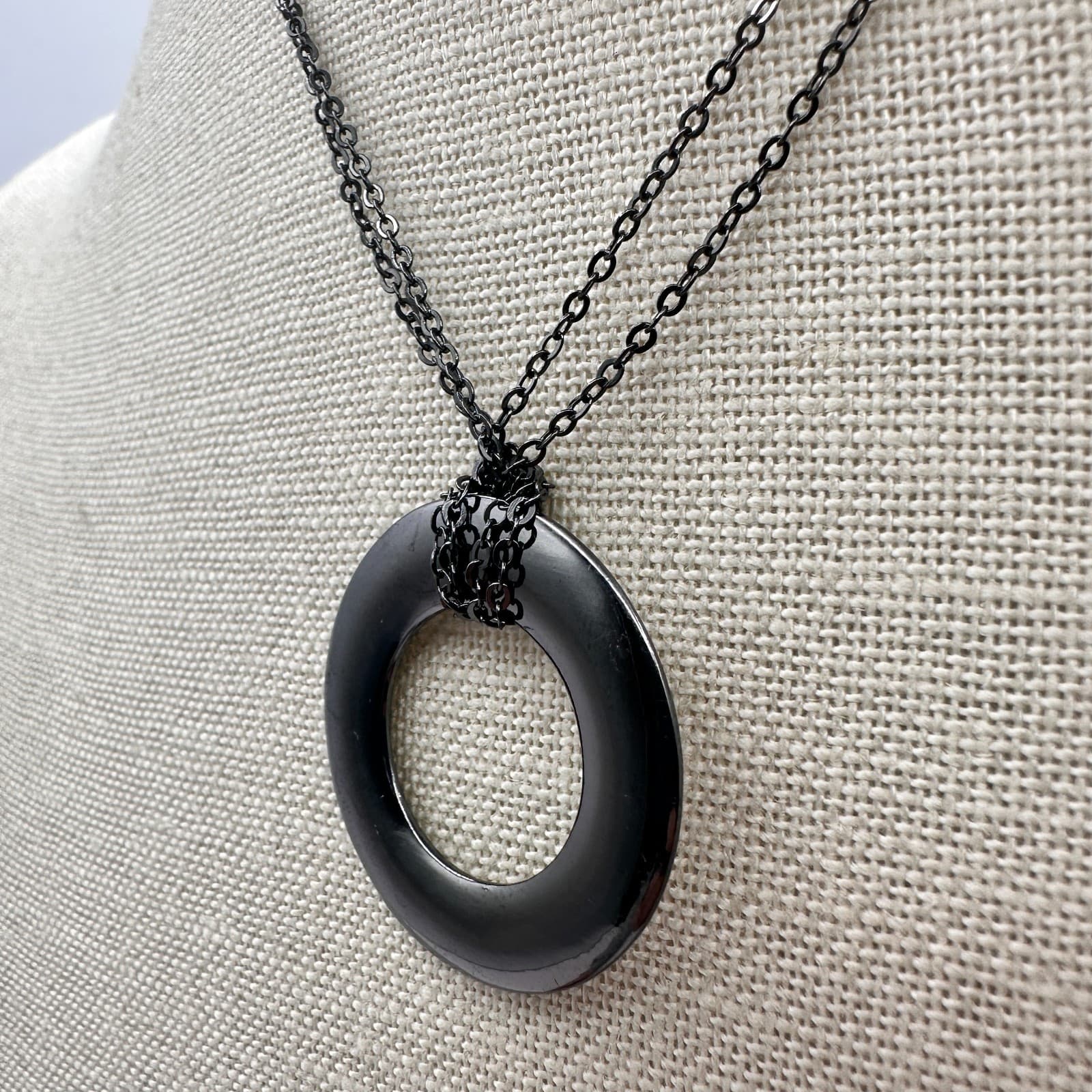 Vintage 90s Black Layered Chain Circle Ring Pendant Statement Necklace Jewelry - Thumbnail 8