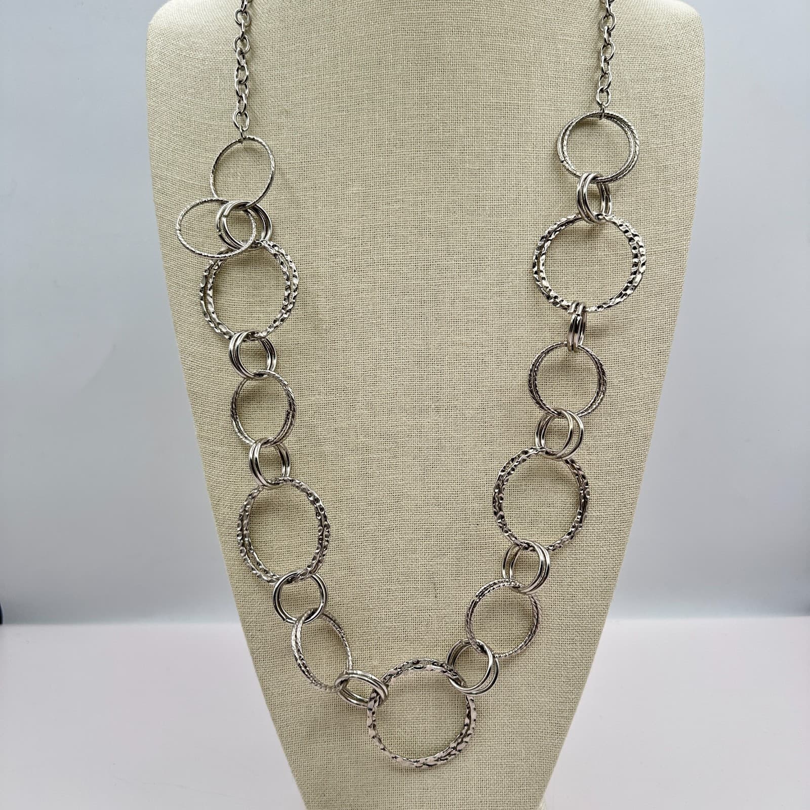 Vintage 90s Silver Tone Hammered Multi Circle Link Statement Necklace Jewelry - Thumbnail 2