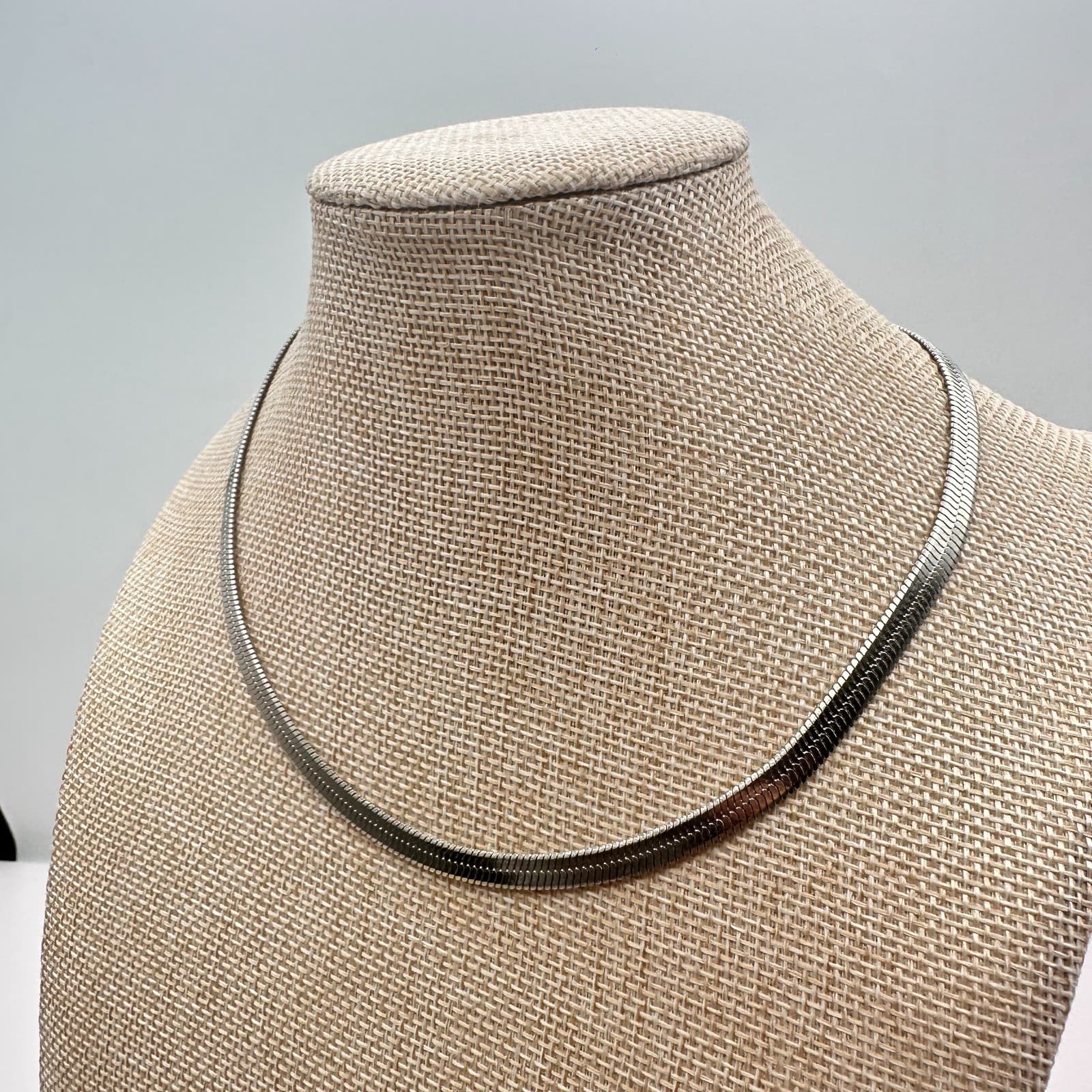 Vintage 70s Silver Tone Omega Chain Necklace Snake Choker Statement Jewelry - Thumbnail 6