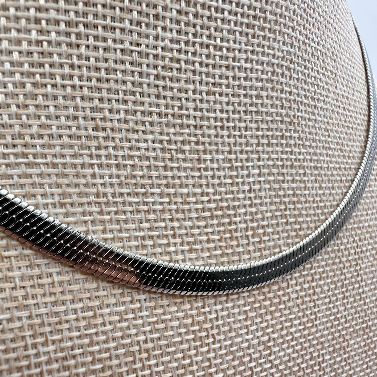Vintage 70s Silver Tone Omega Chain Necklace Snake Choker Statement Jewelry - Thumbnail 4