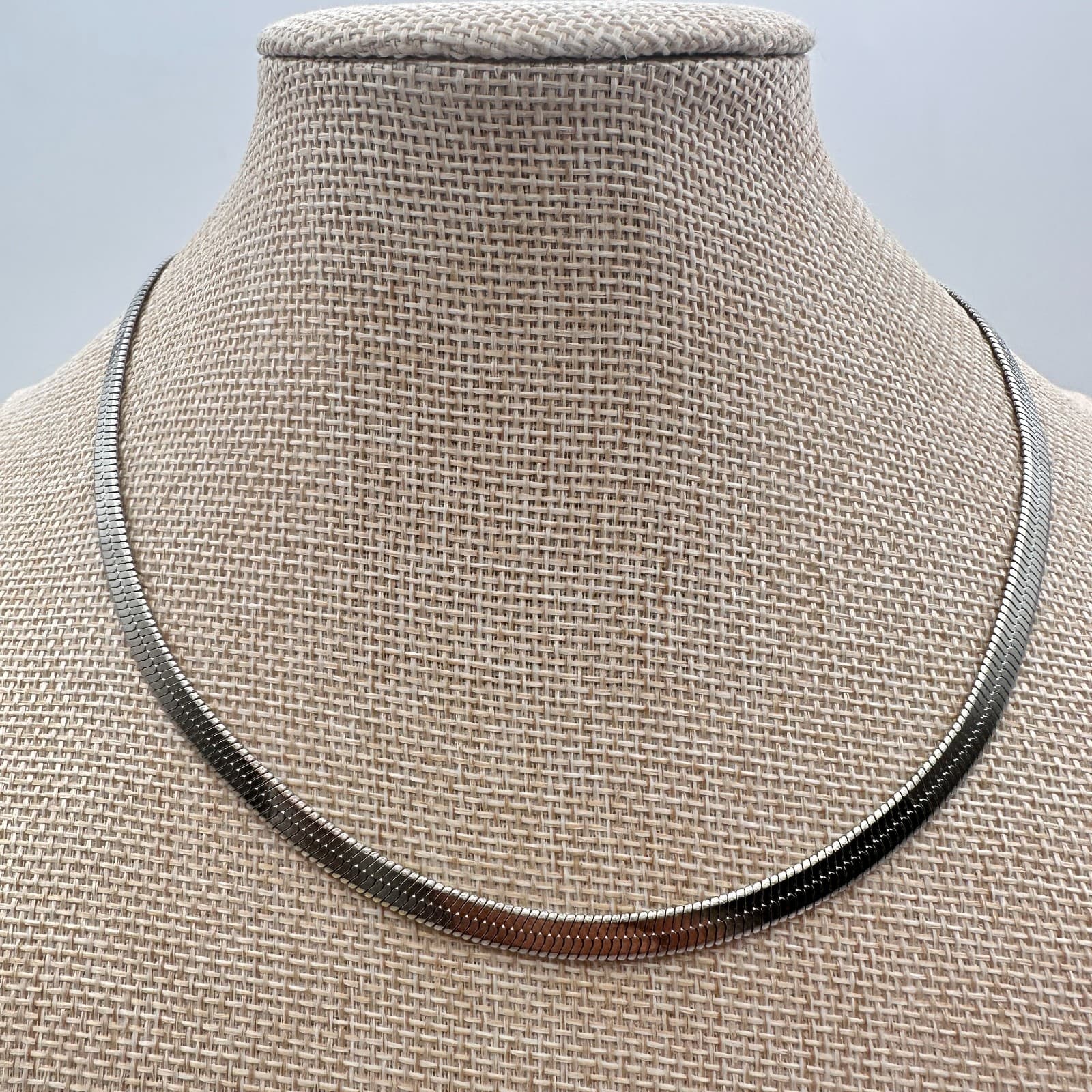 Vintage 70s Silver Tone Omega Chain Necklace Snake Choker Statement Jewelry - Thumbnail 2