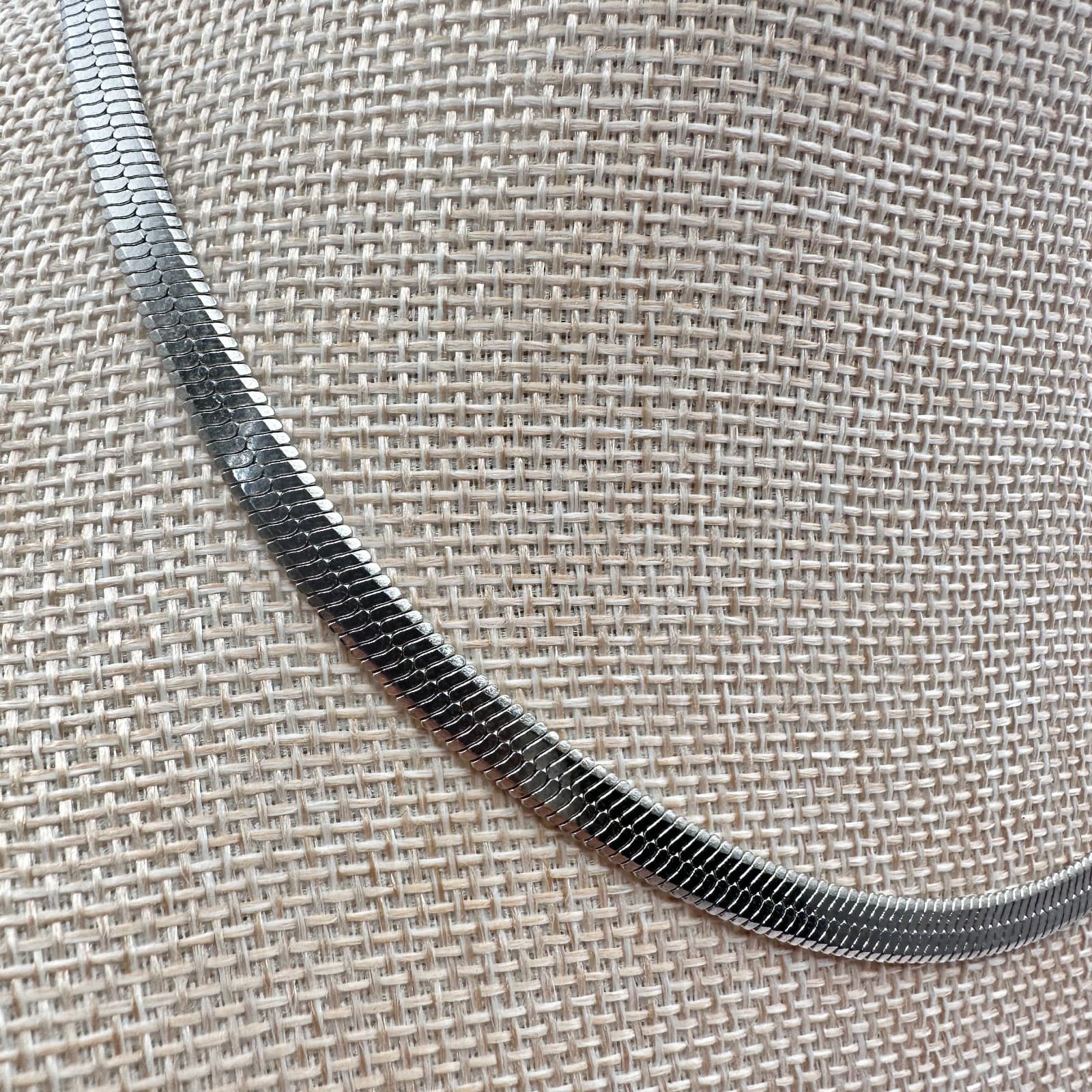 Vintage 70s Silver Tone Omega Chain Necklace Snake Choker Statement Jewelry - Thumbnail 3