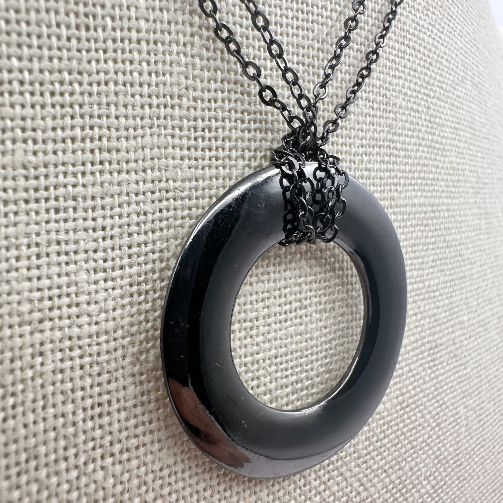 Vintage 90s Black Layered Chain Circle Ring Pendant Statement Necklace Jewelry - Thumbnail 4