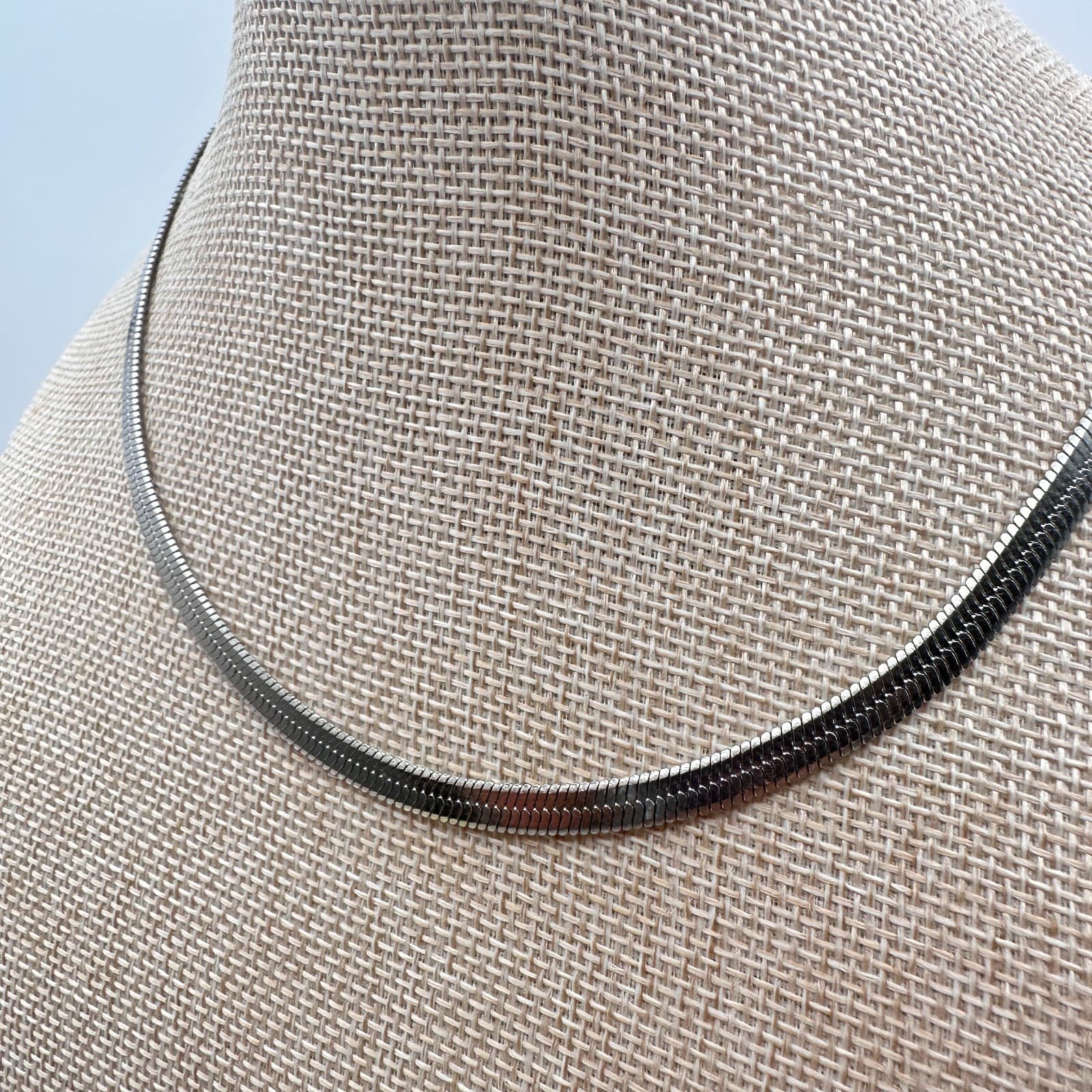 Vintage 70s Silver Tone Omega Chain Necklace Snake Choker Statement Jewelry - Thumbnail 5