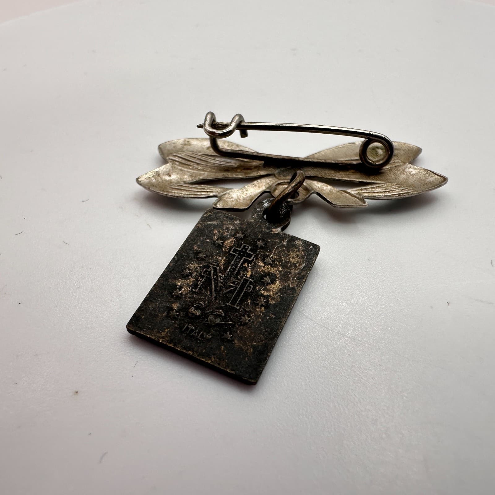 Vintage 90s Catholic Miraculous Medal Bow Pin Virgin Mary Religious Jewelry - Thumbnail 5
