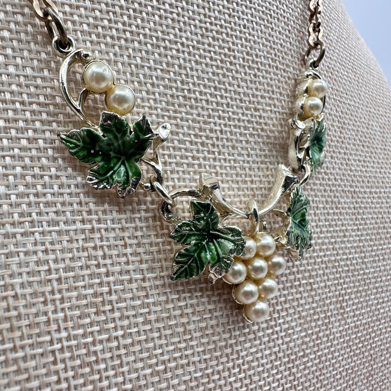 Vintage 80s Gold Tone Enamel Grape Leaf Necklace Faux Pearl Nature Boho Jewelry - Thumbnail 4