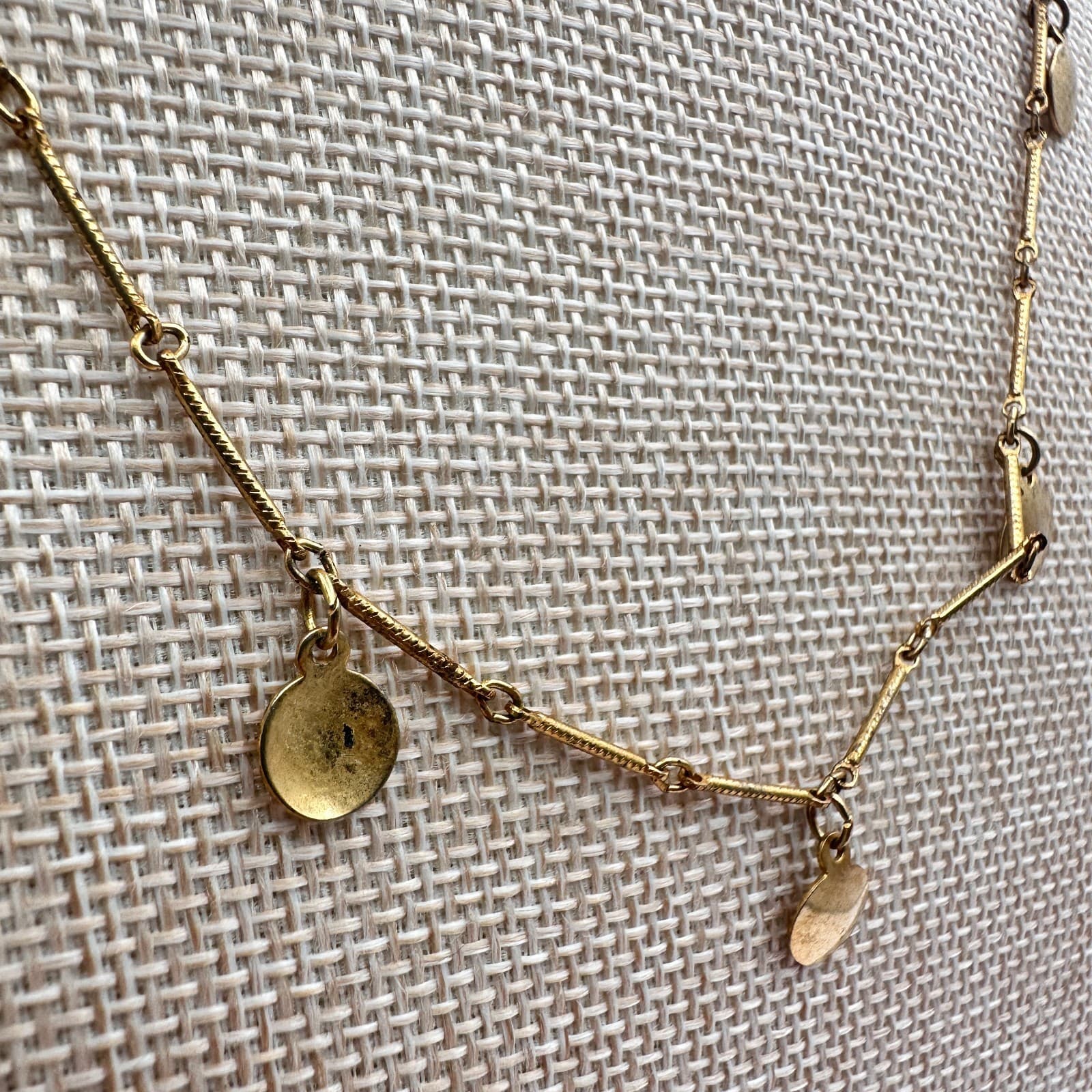 Vintage 90s Gold Tone Circle Disc Charm Station Necklace Minimalist Jewelry - Thumbnail 4