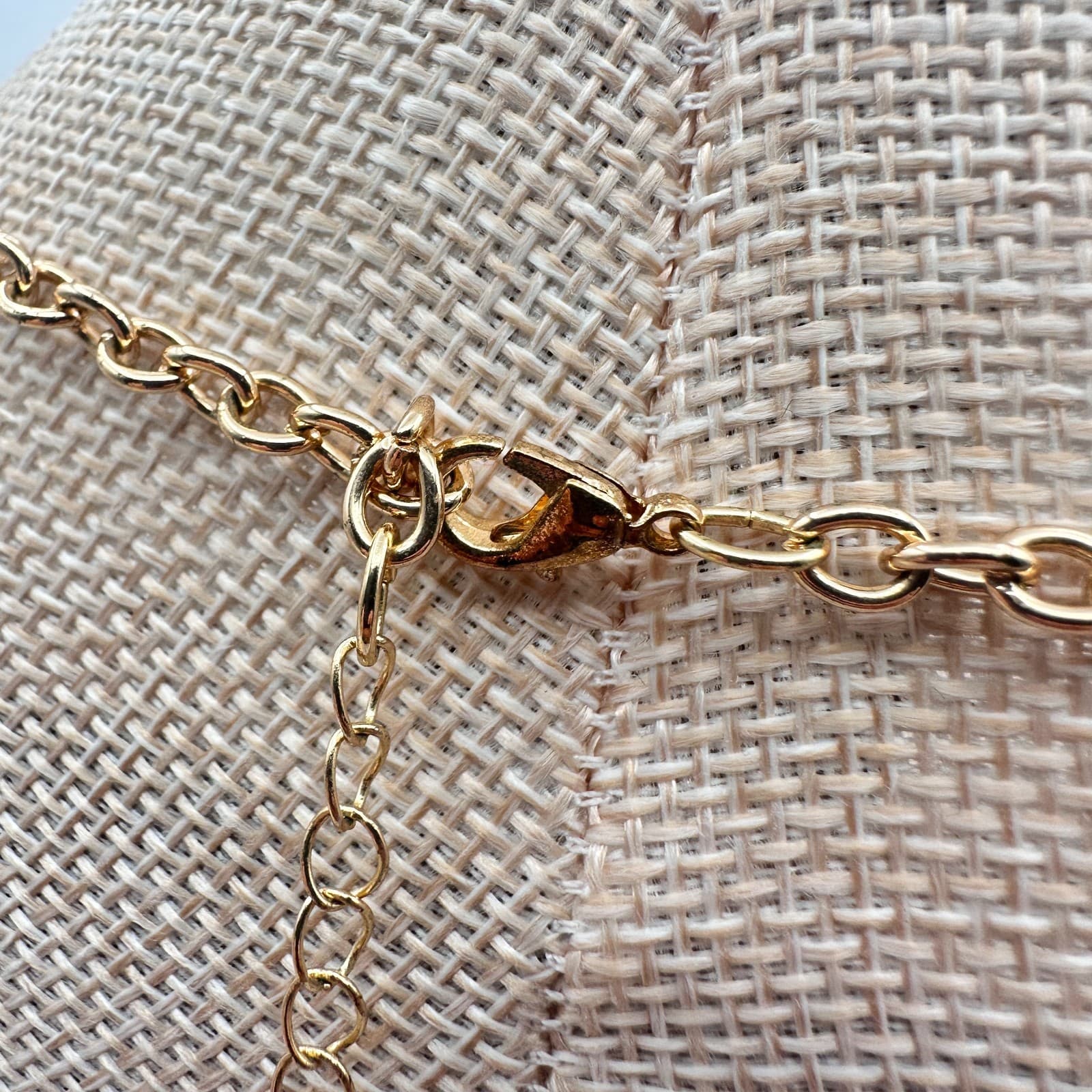 Vintage 80s Gold Tone Cross Pendant Necklace Chunky Chain Statement Jewelry - Thumbnail 7