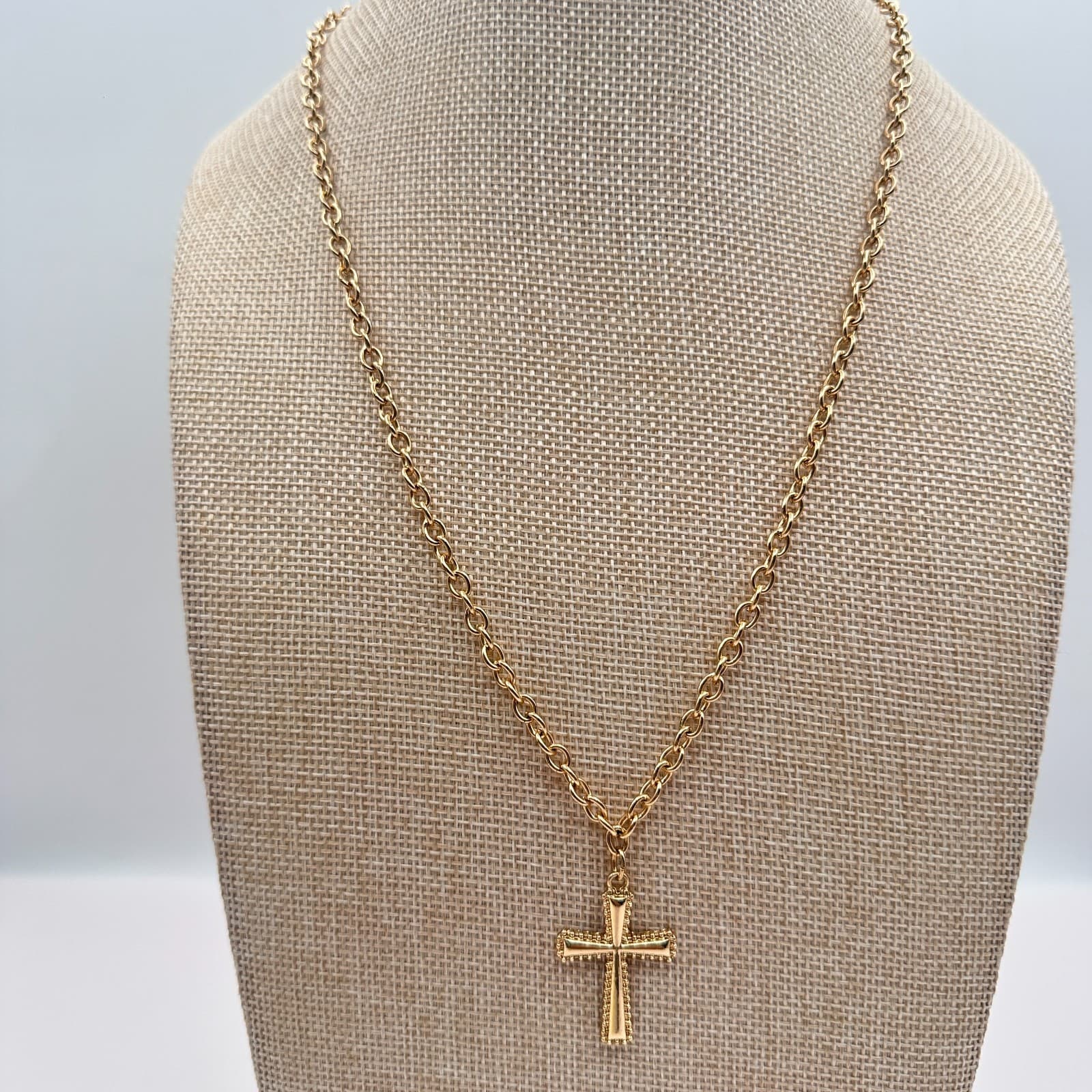 Vintage 80s Gold Tone Cross Pendant Necklace Chunky Chain Statement Jewelry - Thumbnail 6