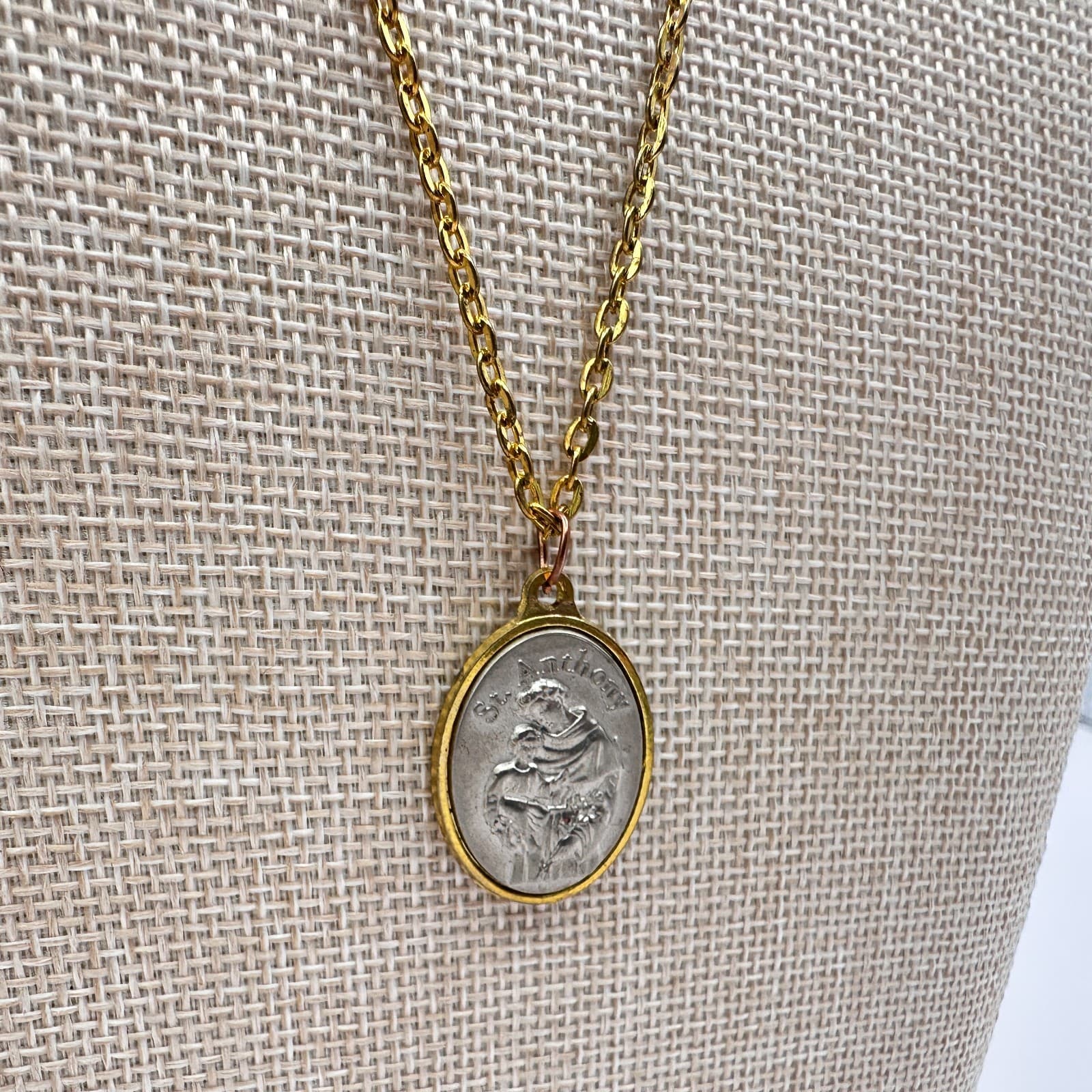 Vintage 80s Gold Tone St Anthony Medal Pendant Necklace Silver Tone Jewelry - Thumbnail 6