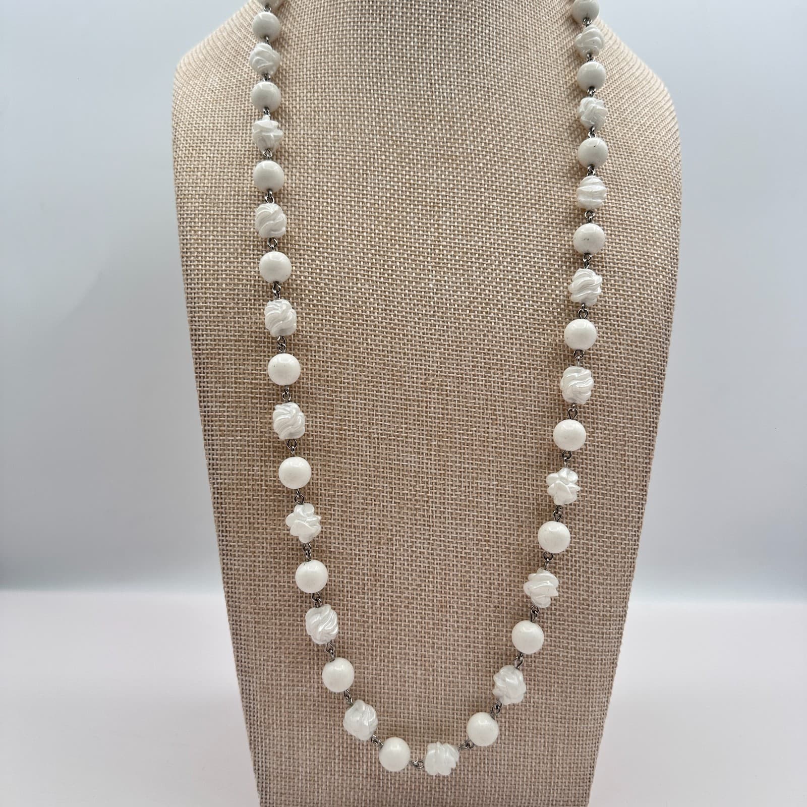 Vintage 90s Sarah Coven Summer Magic White Beaded Necklace Carved Flower Jewelry - Thumbnail 2