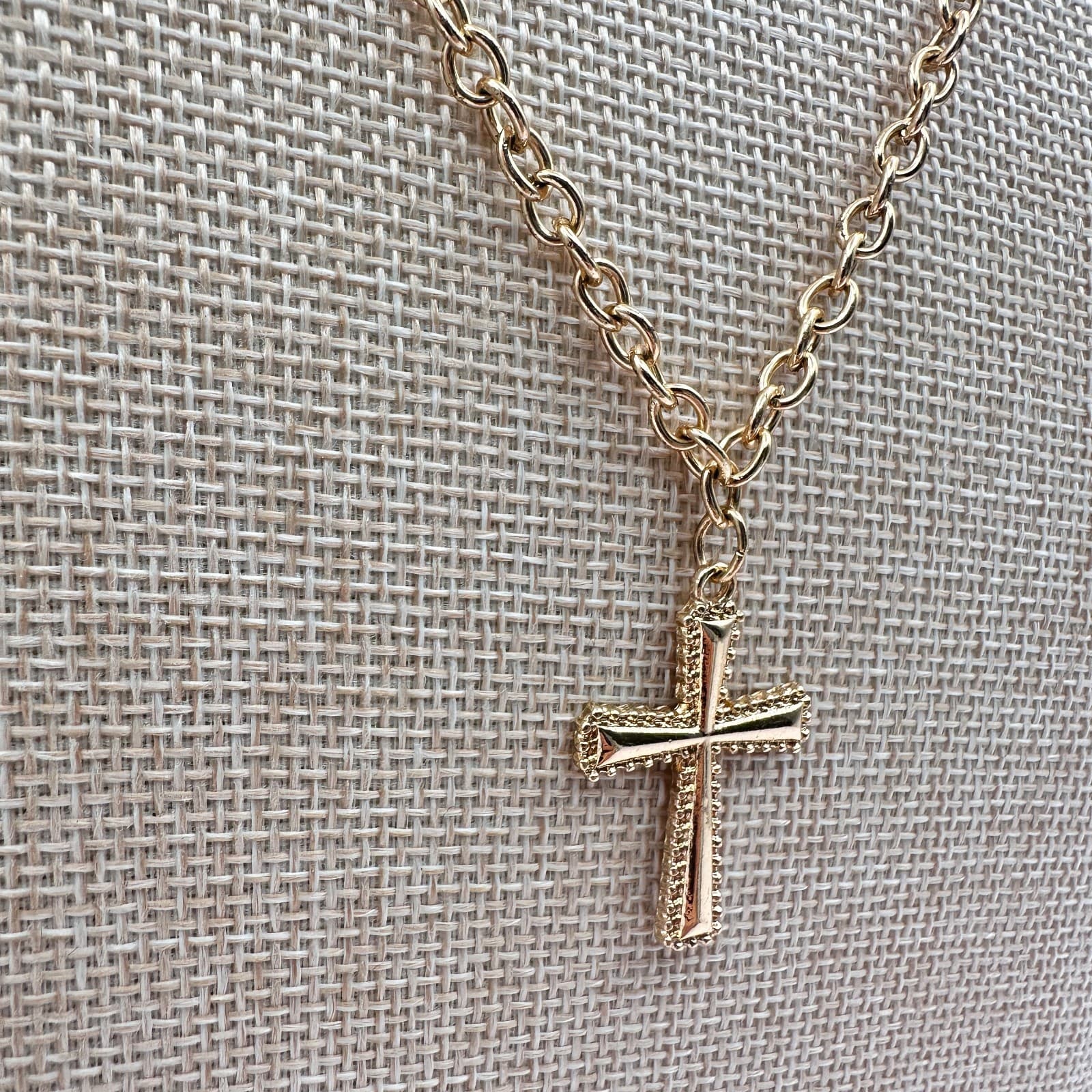 Vintage 80s Gold Tone Cross Pendant Necklace Chunky Chain Statement Jewelry - Thumbnail 4