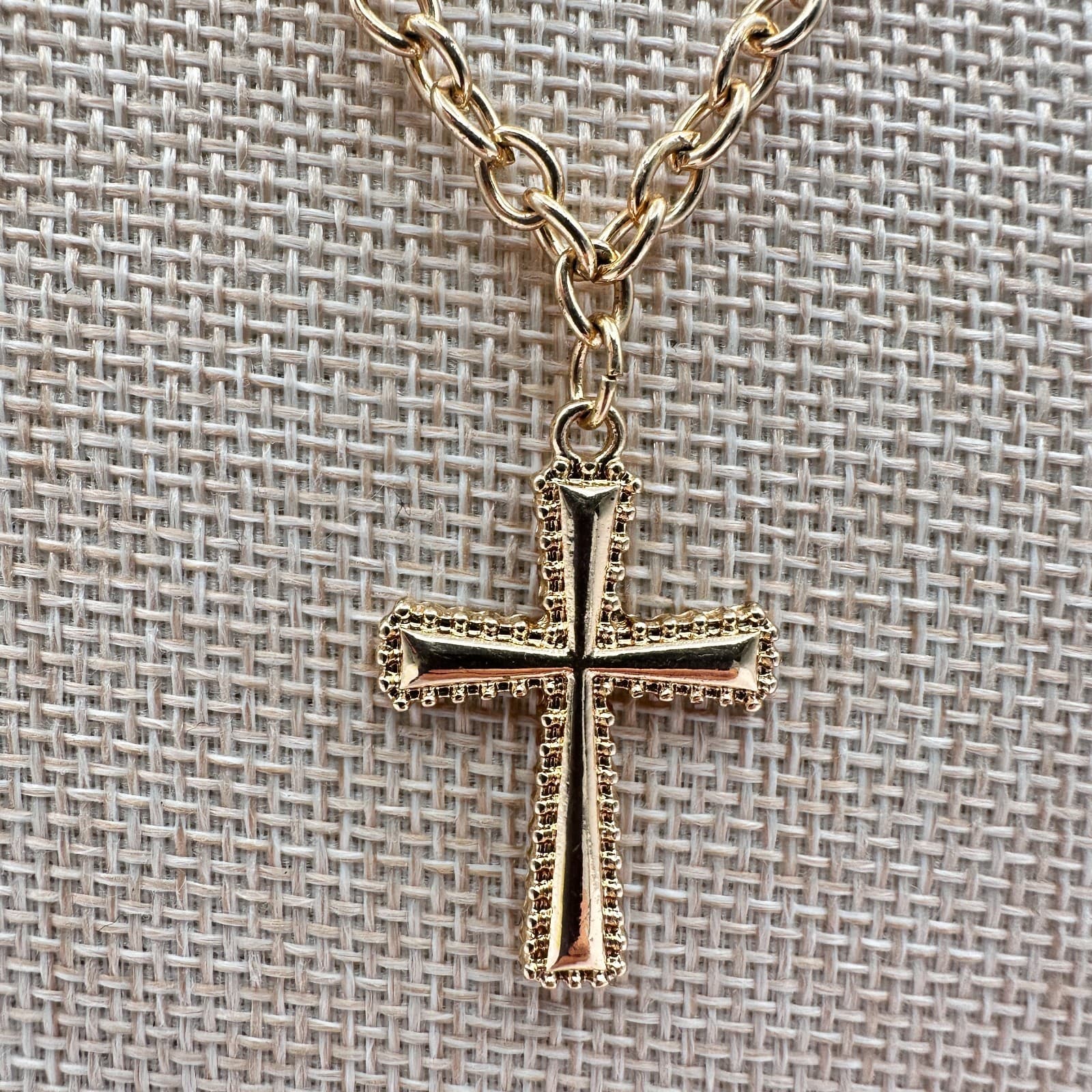 Vintage 80s Gold Tone Cross Pendant Necklace Chunky Chain Statement Jewelry - Thumbnail 3